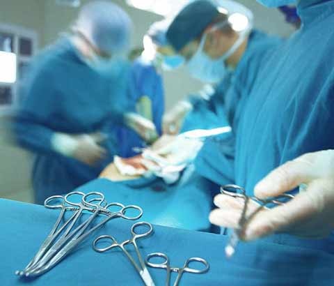 Canh cao bac si truong kip truc khien san phu tu vong o Quang Tri hinh anh