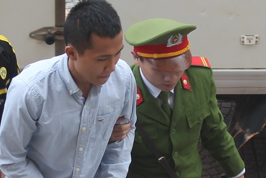 Bi cao trong vu an giet nguoi bi dam thung nguc truoc phien phuc tham hinh anh