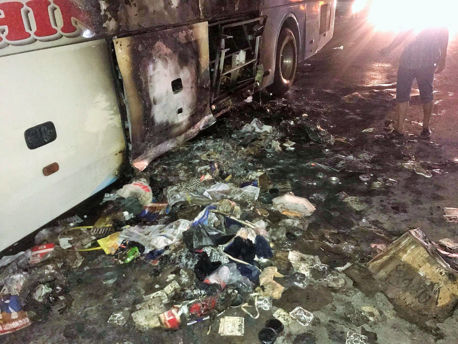 45 nguoi may man thoat khoi chiec xe giuong nam boc chay trong dem hinh anh