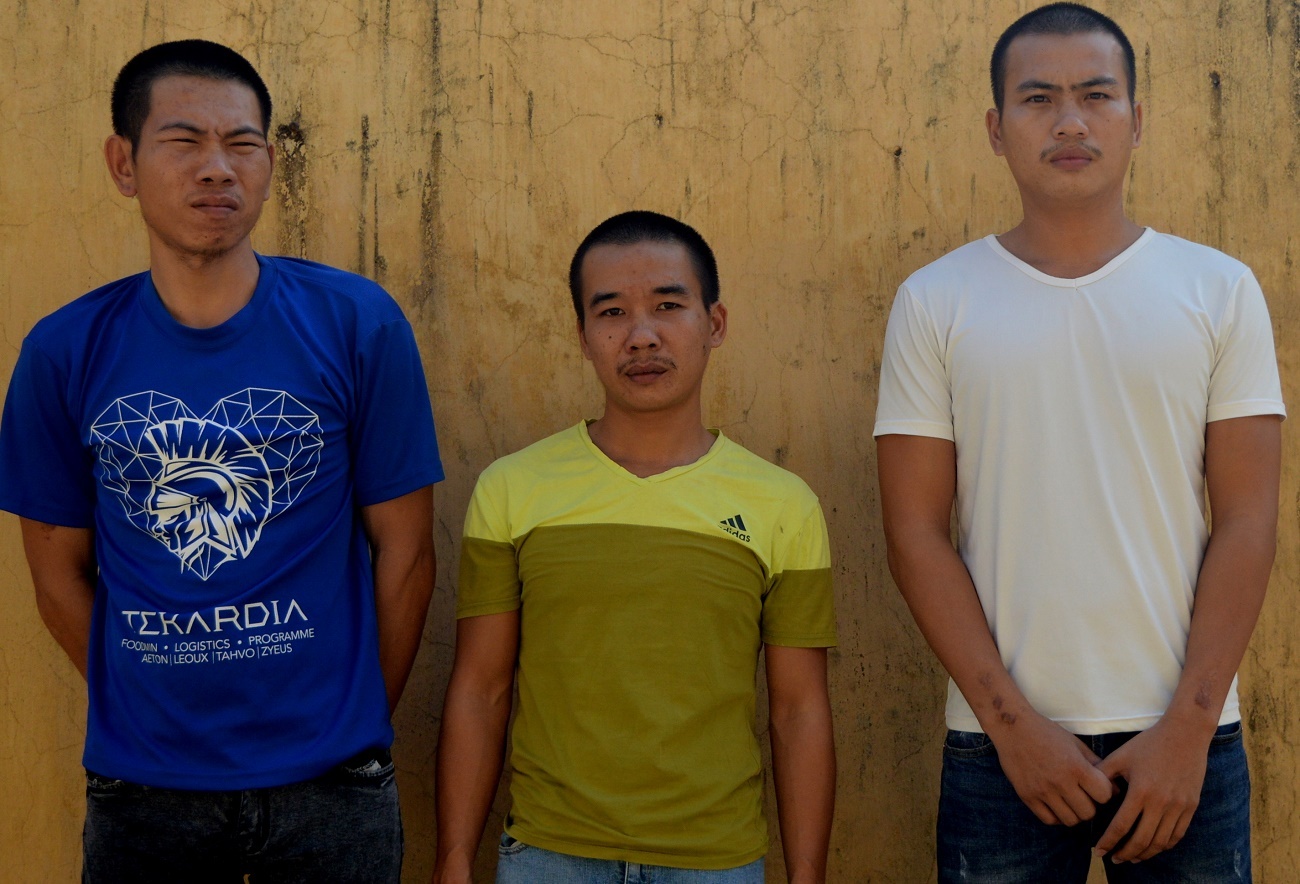 Nhom thanh nien chem roi tay nguoi roi bo tron hinh anh