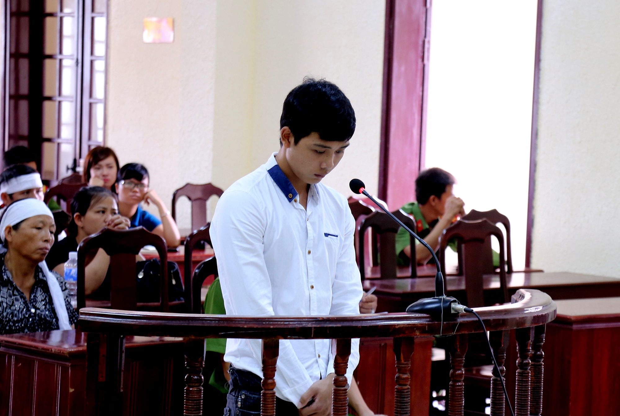 Đâm chết bạn nhậu mời người khác uống thêm rượu ảnh 1 Dam chet ban nhau moi nguoi khac uong them ruou anh 1
