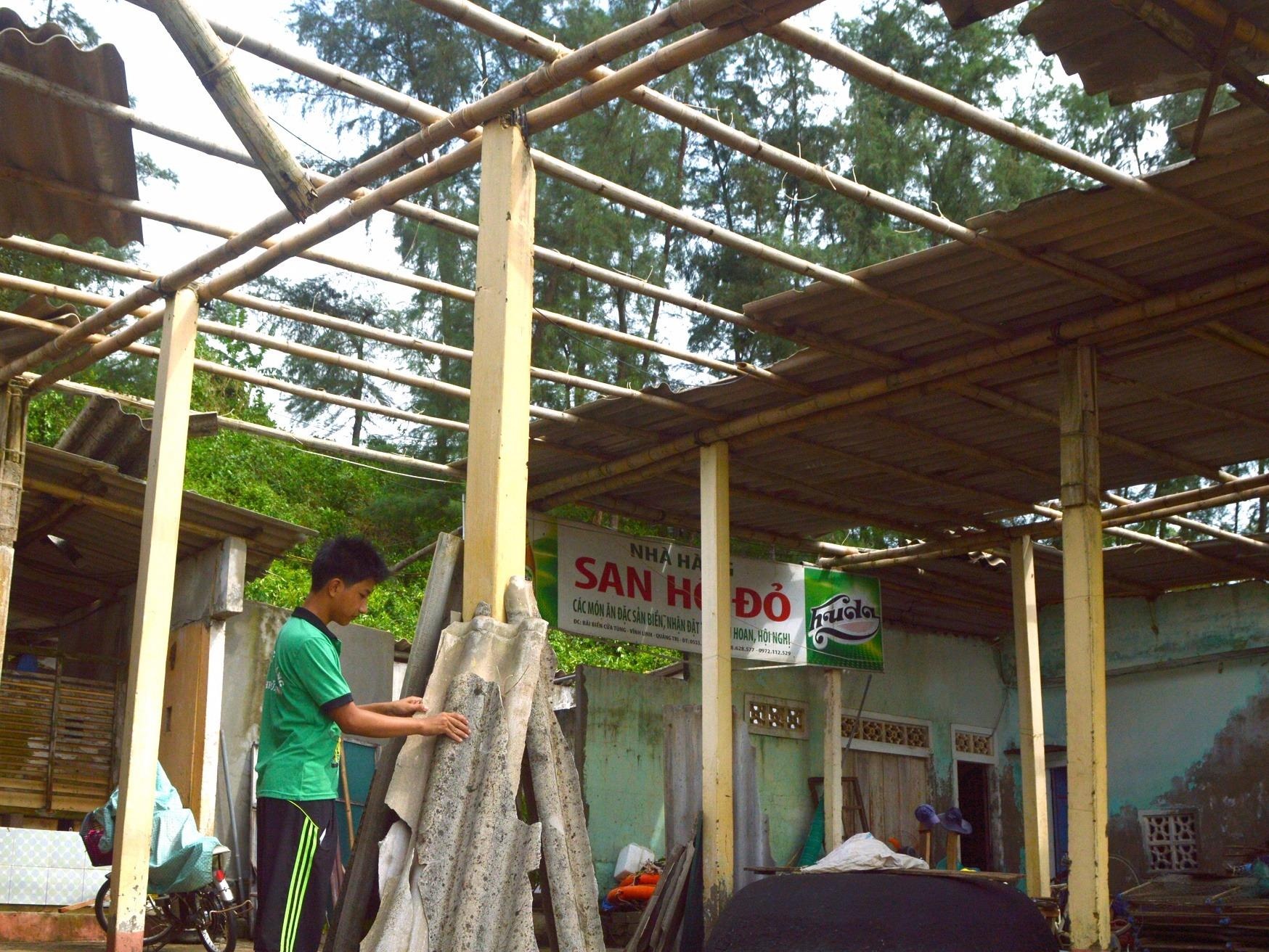 Nguoi dan Quang Tri tat bat don dep nha cua, duong pho sau bao so 4 hinh anh