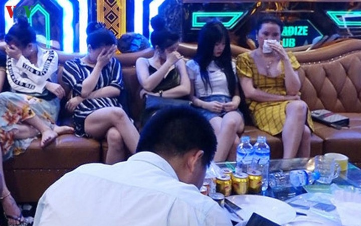 Quang Binh tam ngung dich vu giai tri, han che tap trung dong nguoi hinh anh