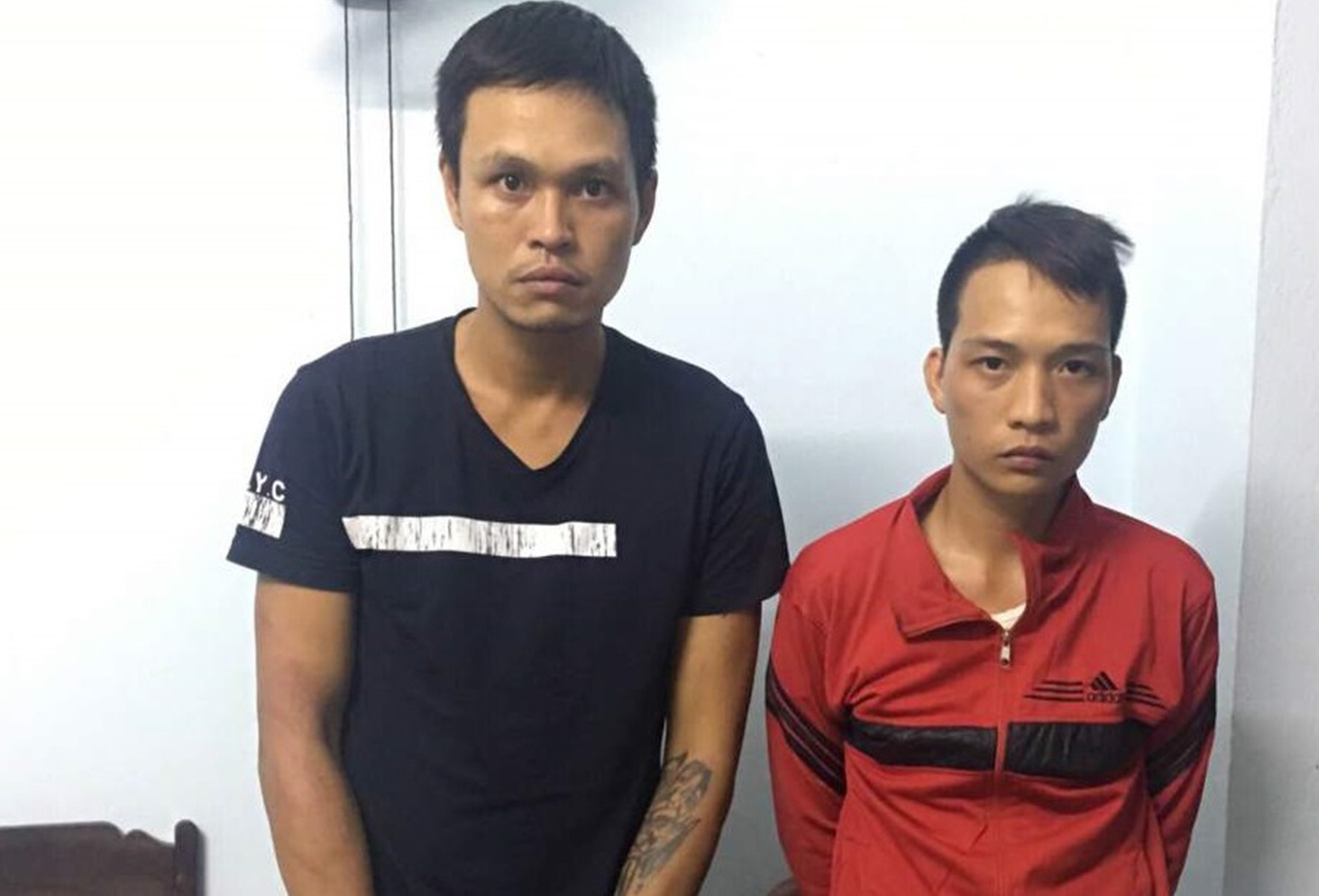 Hai ten cuop chuyen giat do cua phu nu tren pho hinh anh