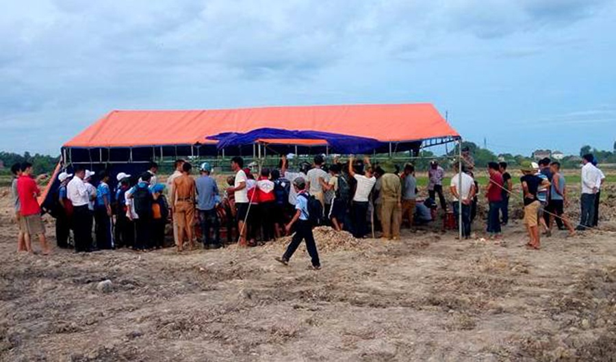 Phat hien mo co hang tram tuoi khi san mat bang anh 2