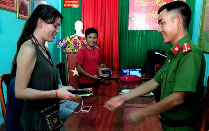 Cướp đồ của du khách ảnh 2 Cuop do cua du khach anh 2