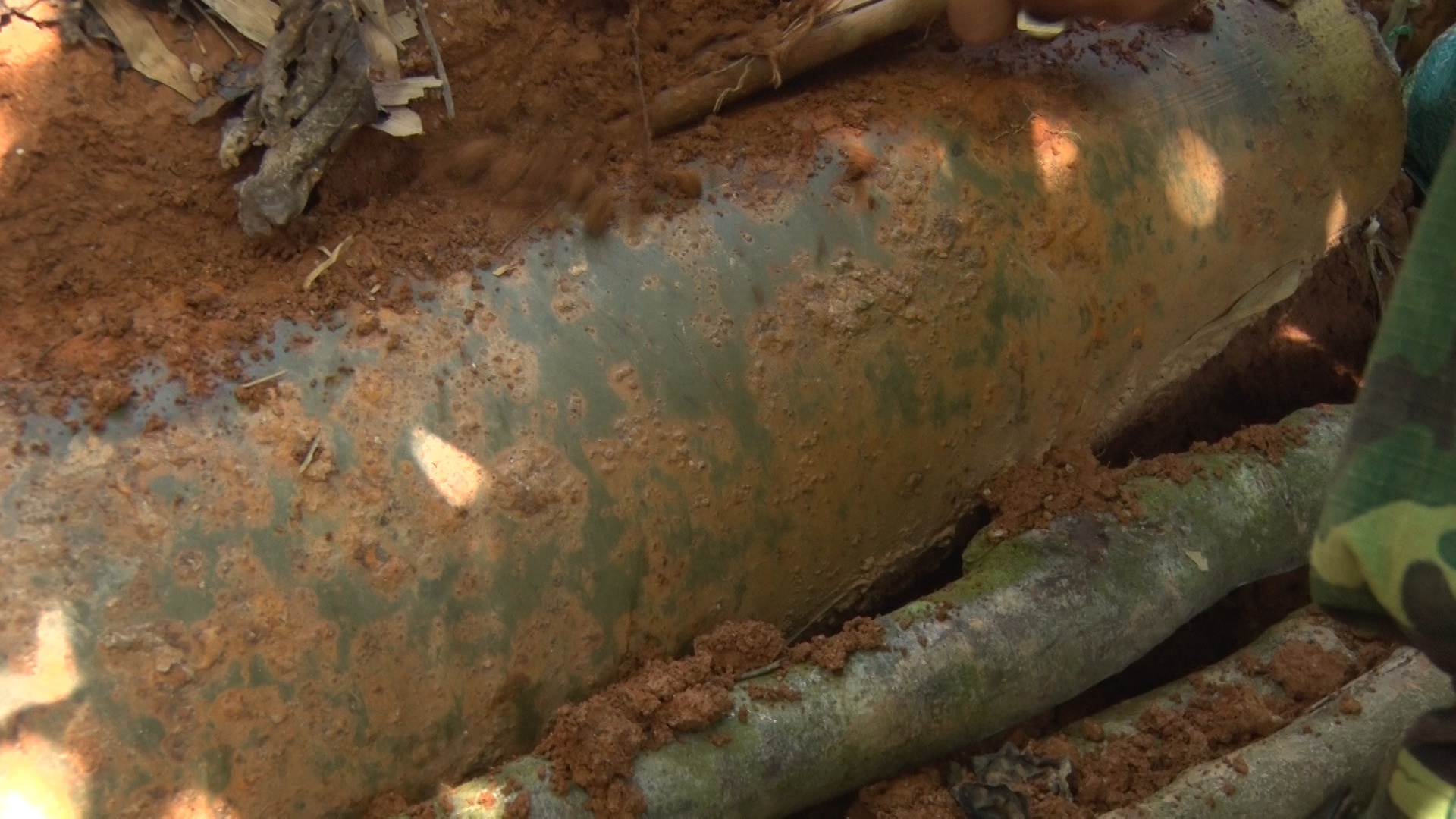 Huy no qua bom nang 500 can Anh o Quang Tri anh 1