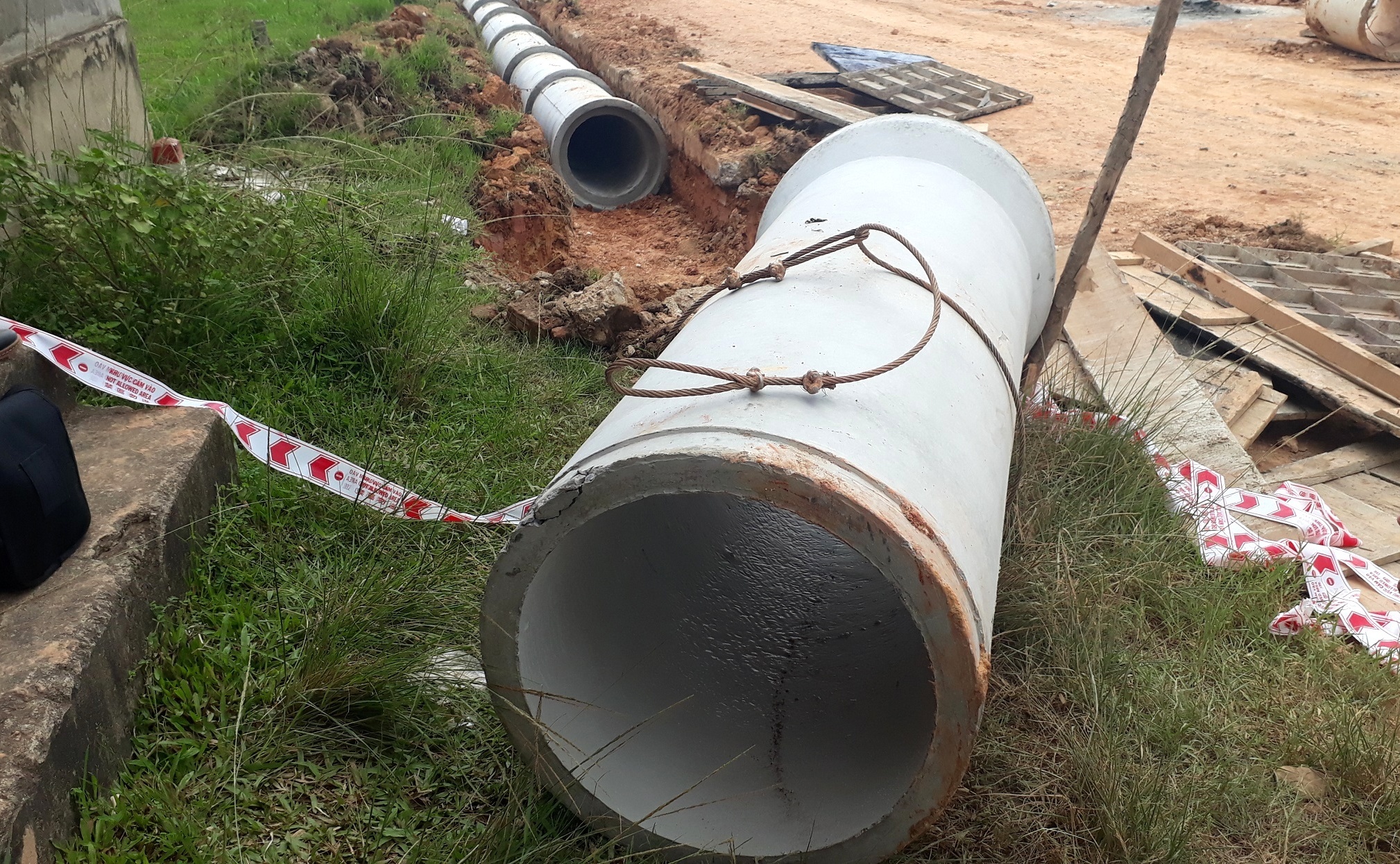 Ong be tong tuot day cap de chet cong nhan xay dung hinh anh