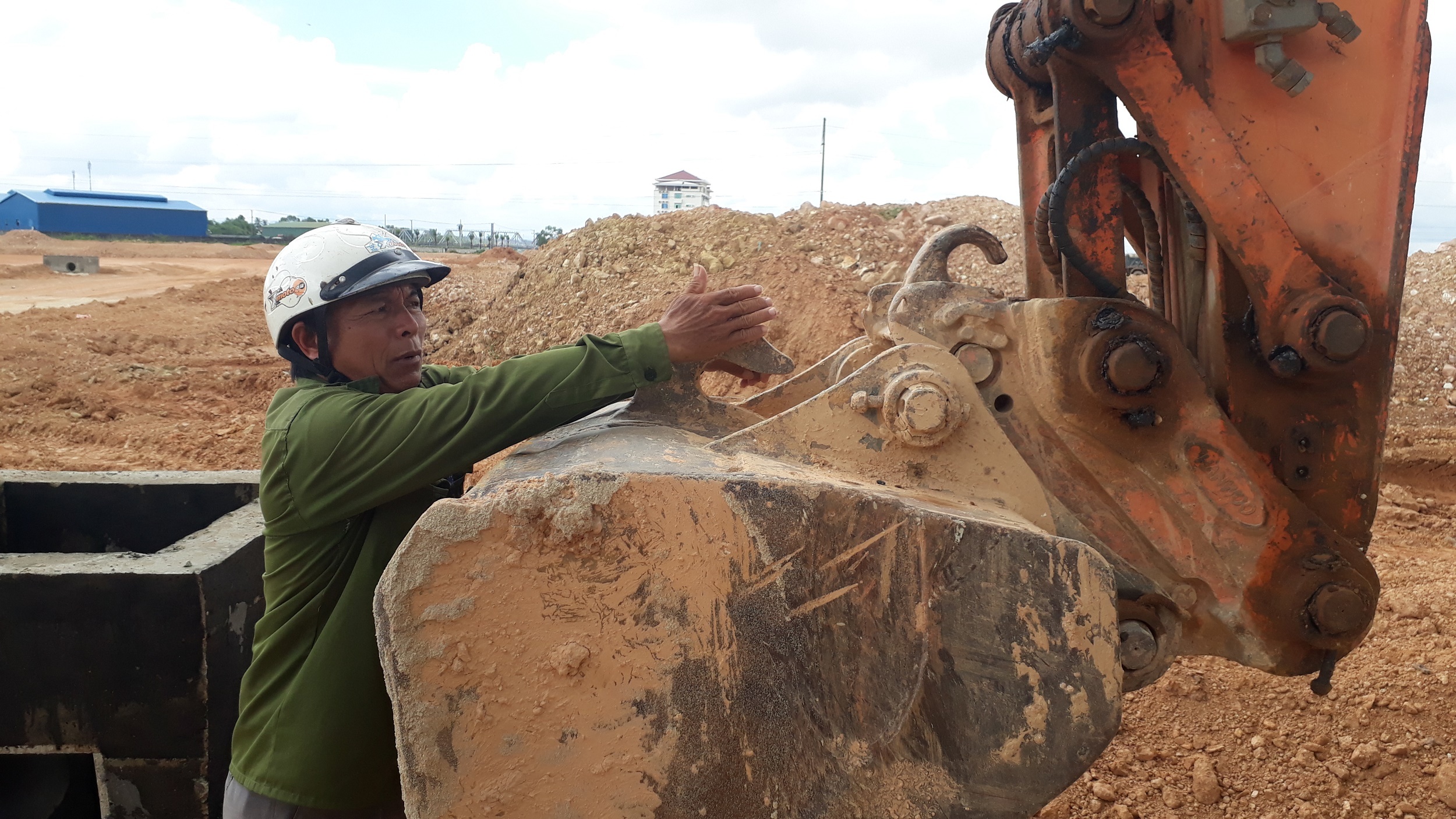 Công nhân bị ống bê tông đè chết ảnh 2 Cong nhan bi ong be tong de chet anh 2