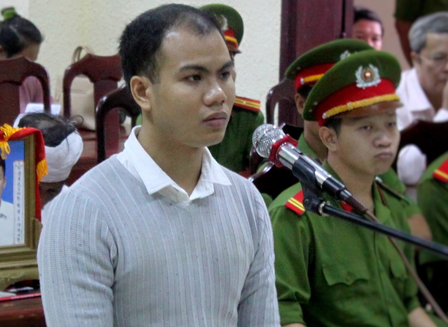 9X lanh 20 nam tu vi dam chet nguoi bang chia khoa xe may hinh anh