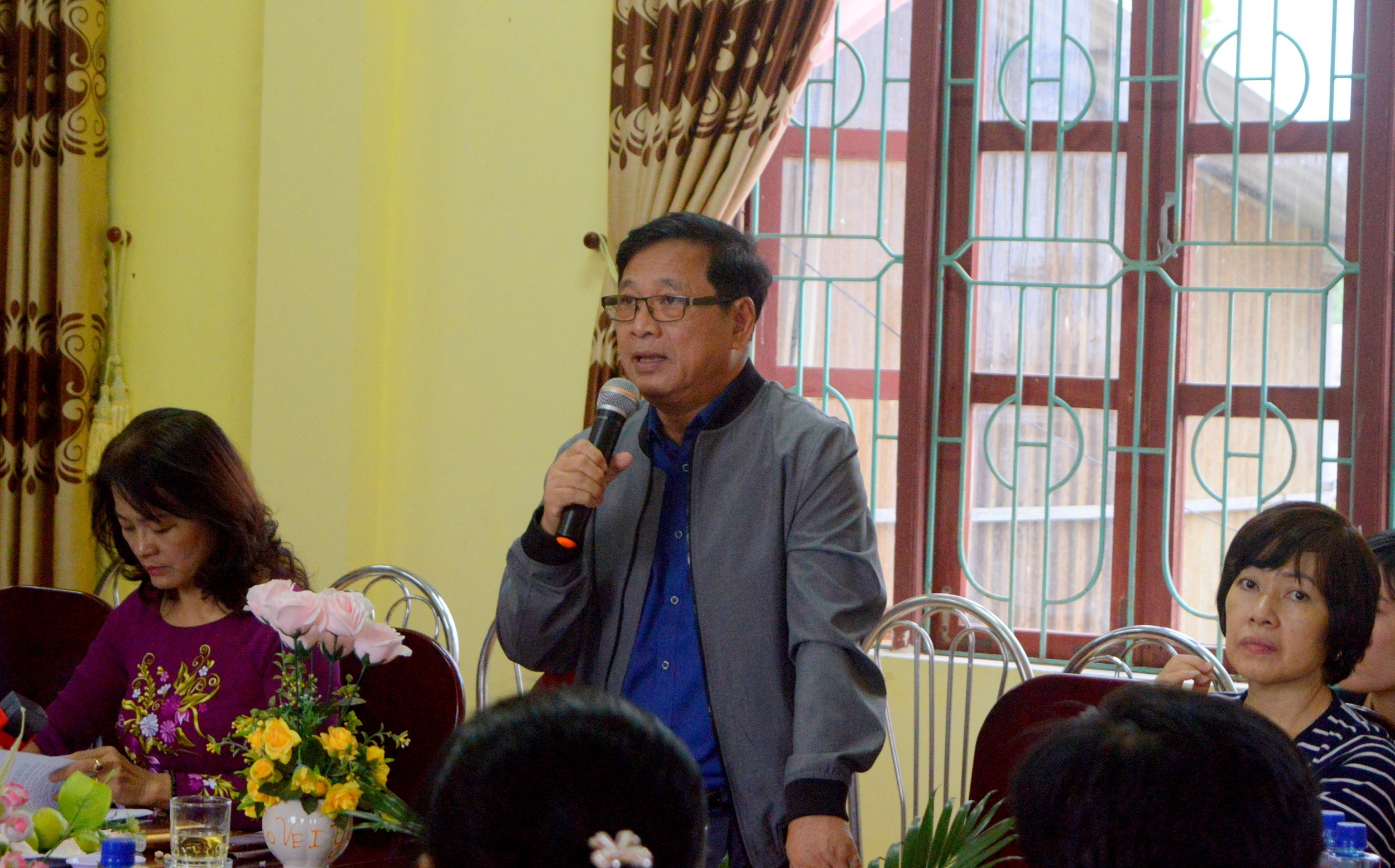 Hoi xuat ban Viet Nam tang hon 10.000 cuon sach va tap chi cho hoc sinh tieu hoc Quang Binh anh 2