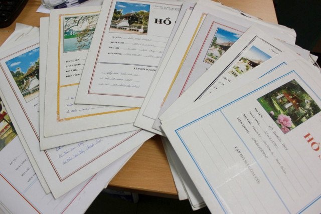 Mat 500 trieu dong khi di xin viec cho con hinh anh