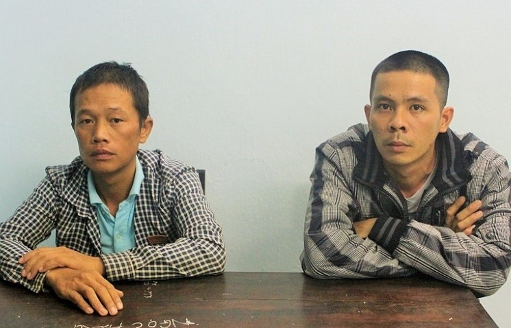 Khoi to 2 thanh nien trong nhom danh bac si o benh vien hinh anh
