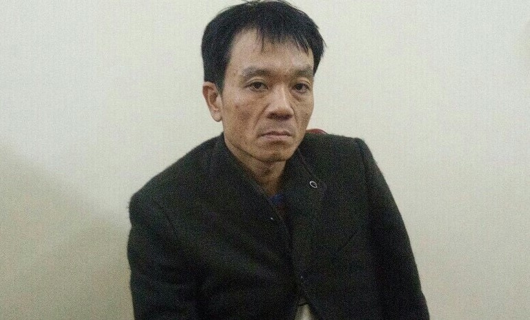 Nguoi dan ong mang hang tram vien ma tuy lao xe vao canh sat hinh anh