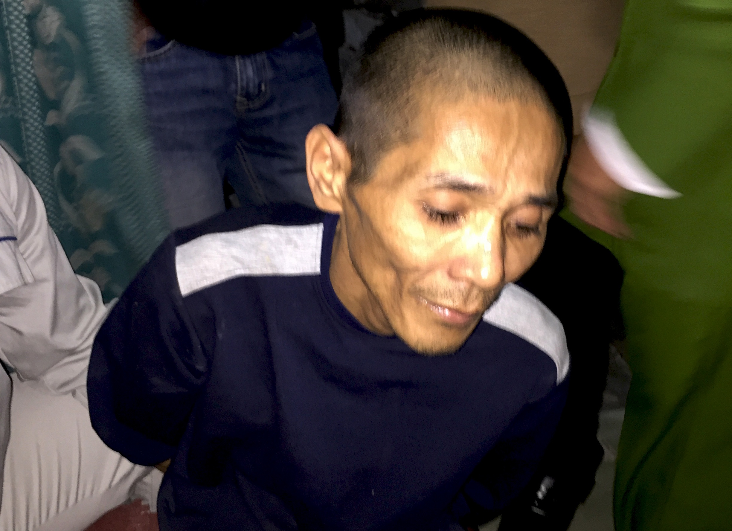 Canh sat bat qua tang chu nha tang tru ma tuy anh 1