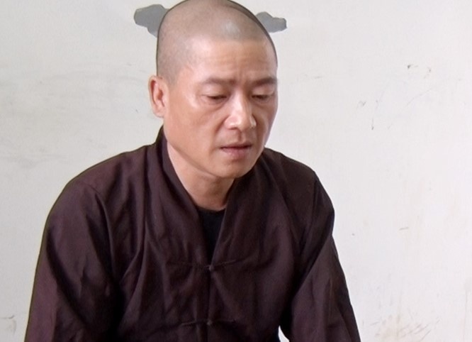 'Nha su' ghe vao quan nuoc chom dien thoai roi bo chay hinh anh