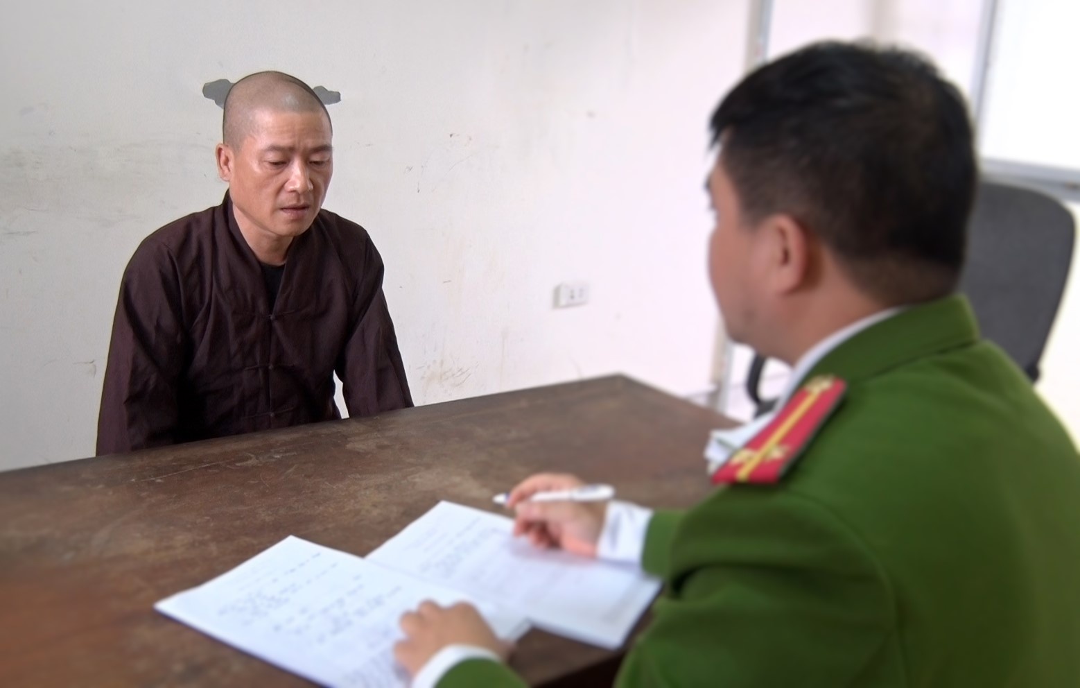Nhà sư trộm điện thoại rồi bỏ chạy ảnh 2 Nha su trom dien thoai roi bo chay anh 2