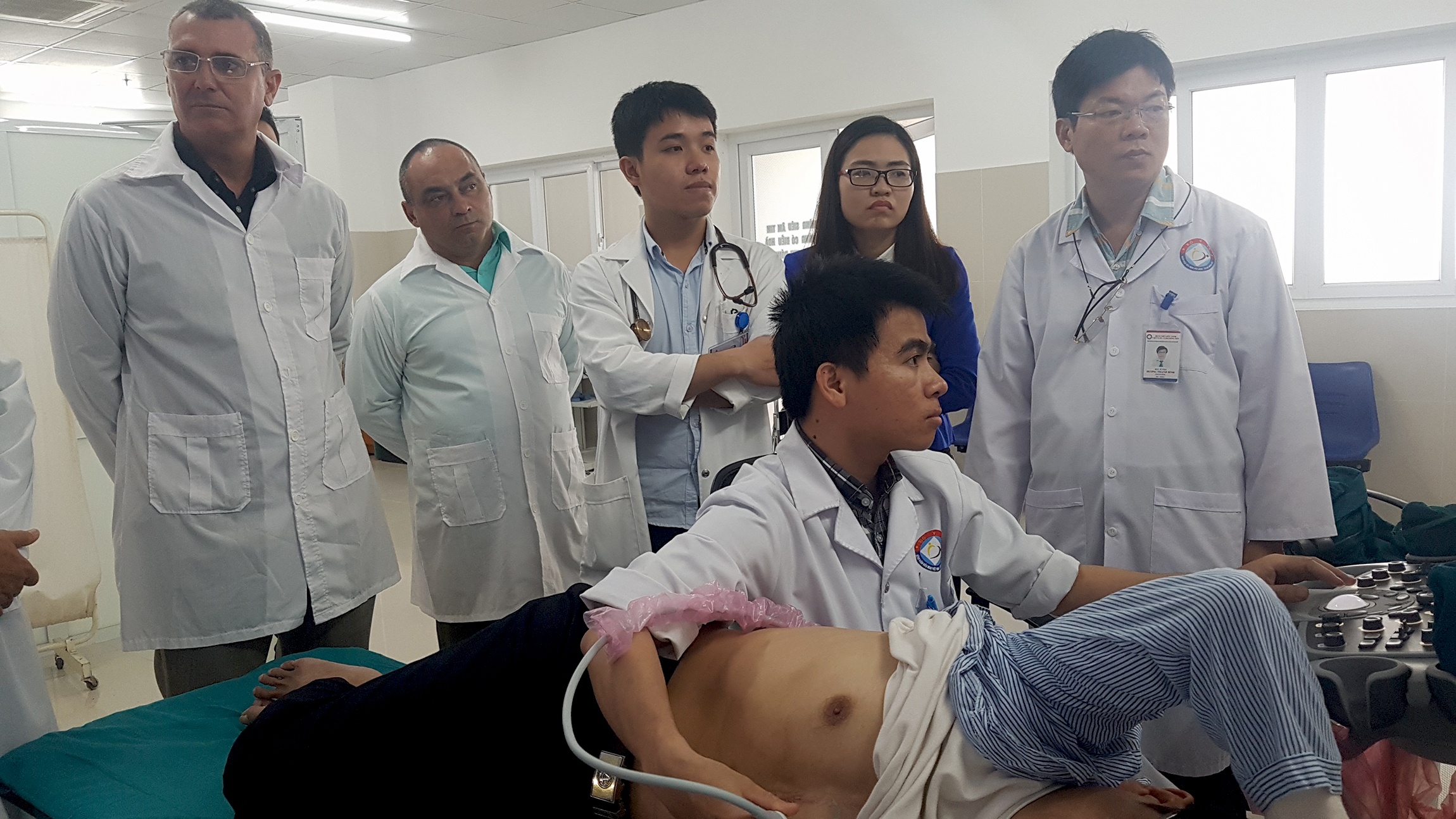 Quang Binh tra luong cho chuyen gia Cuba gan 80 trieu dong/thang hinh anh