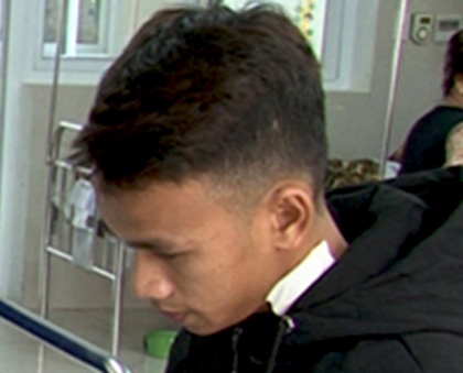 Nam sinh dam thay chu nhiem ra dau thu hinh anh