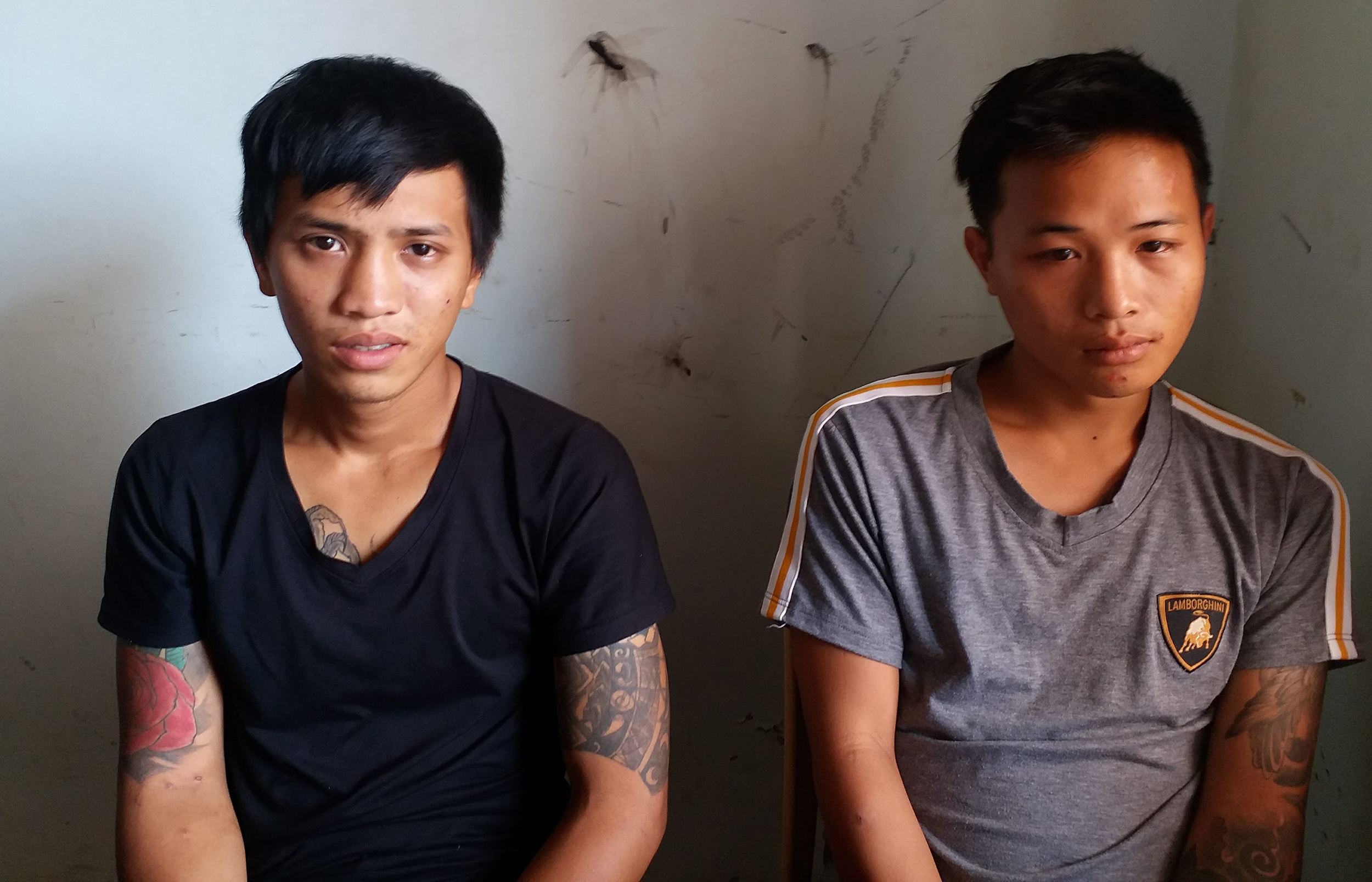 Hai 9X chuyen trom hang cua tiem bach hoa hinh anh