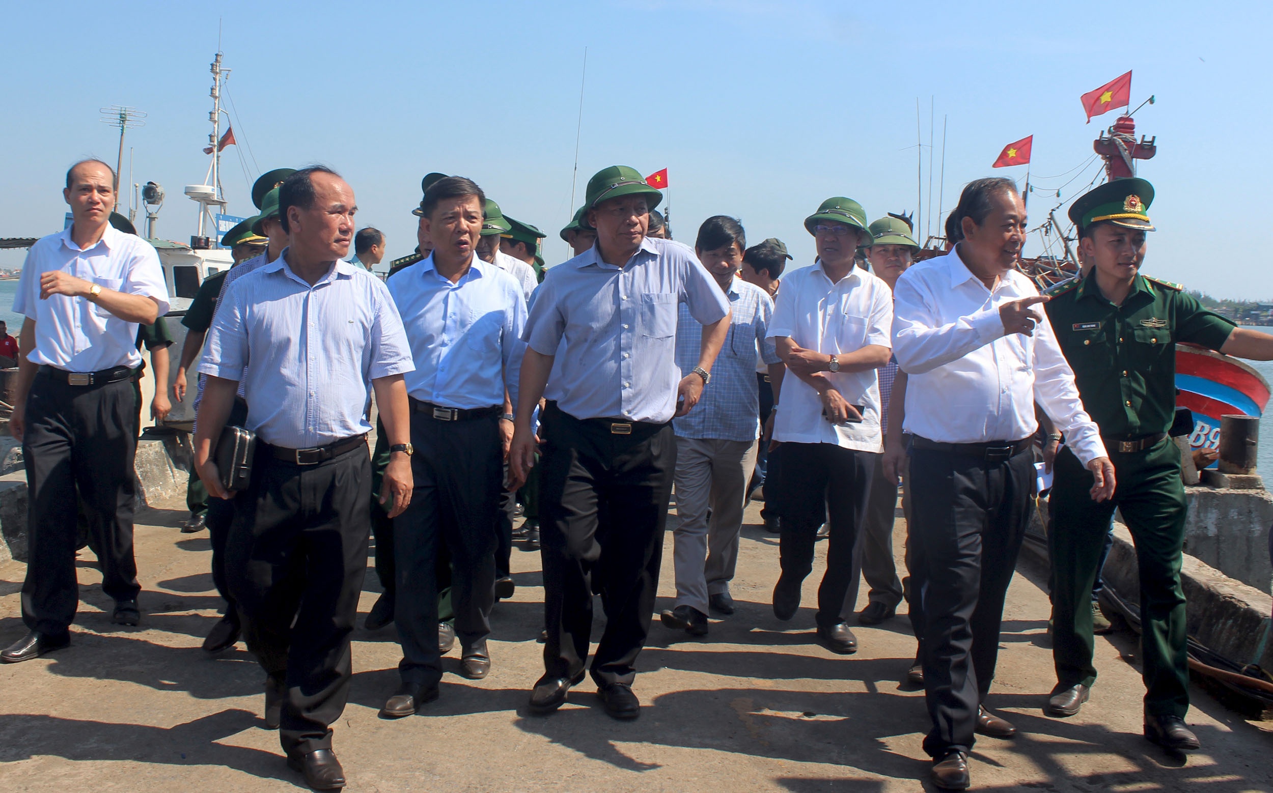 Phó Thủ tướng thăm ngư dân Quảng Bình ảnh 1 Pho Thu tuong tham ngu dan Quang Binh anh 1