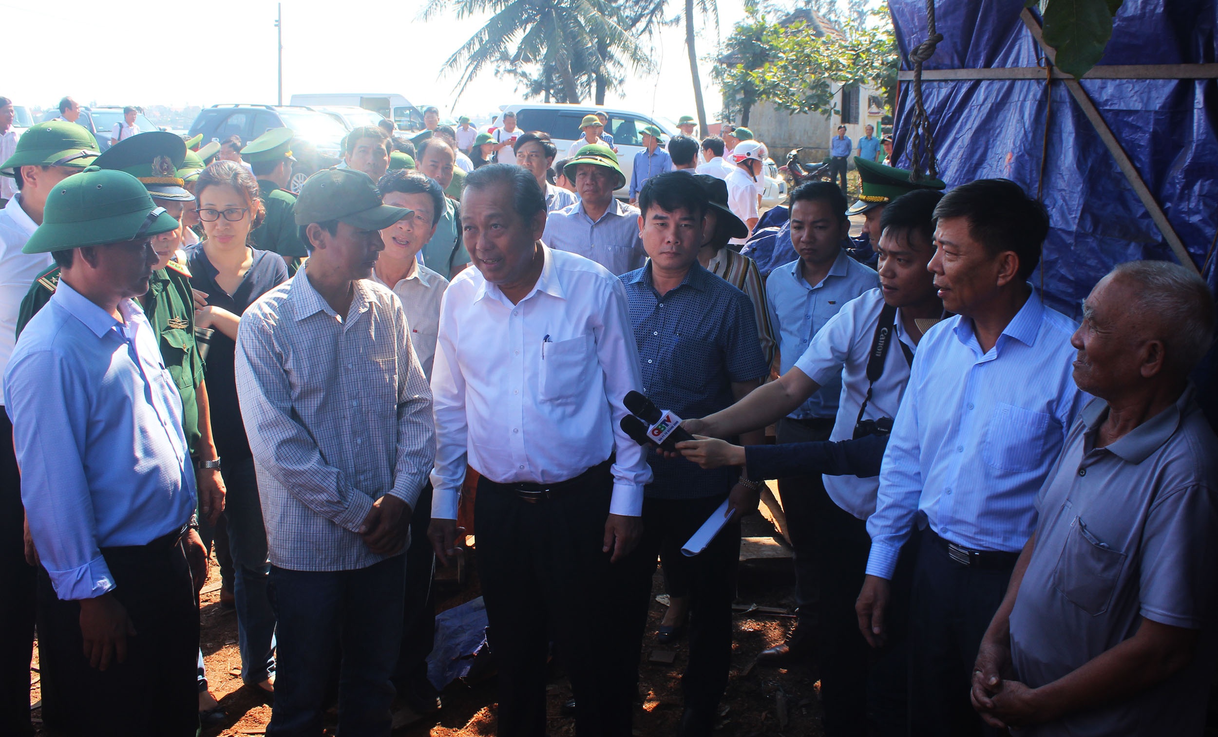 Phó Thủ tướng thăm ngư dân Quảng Bình ảnh 3 Pho Thu tuong tham ngu dan Quang Binh anh 3