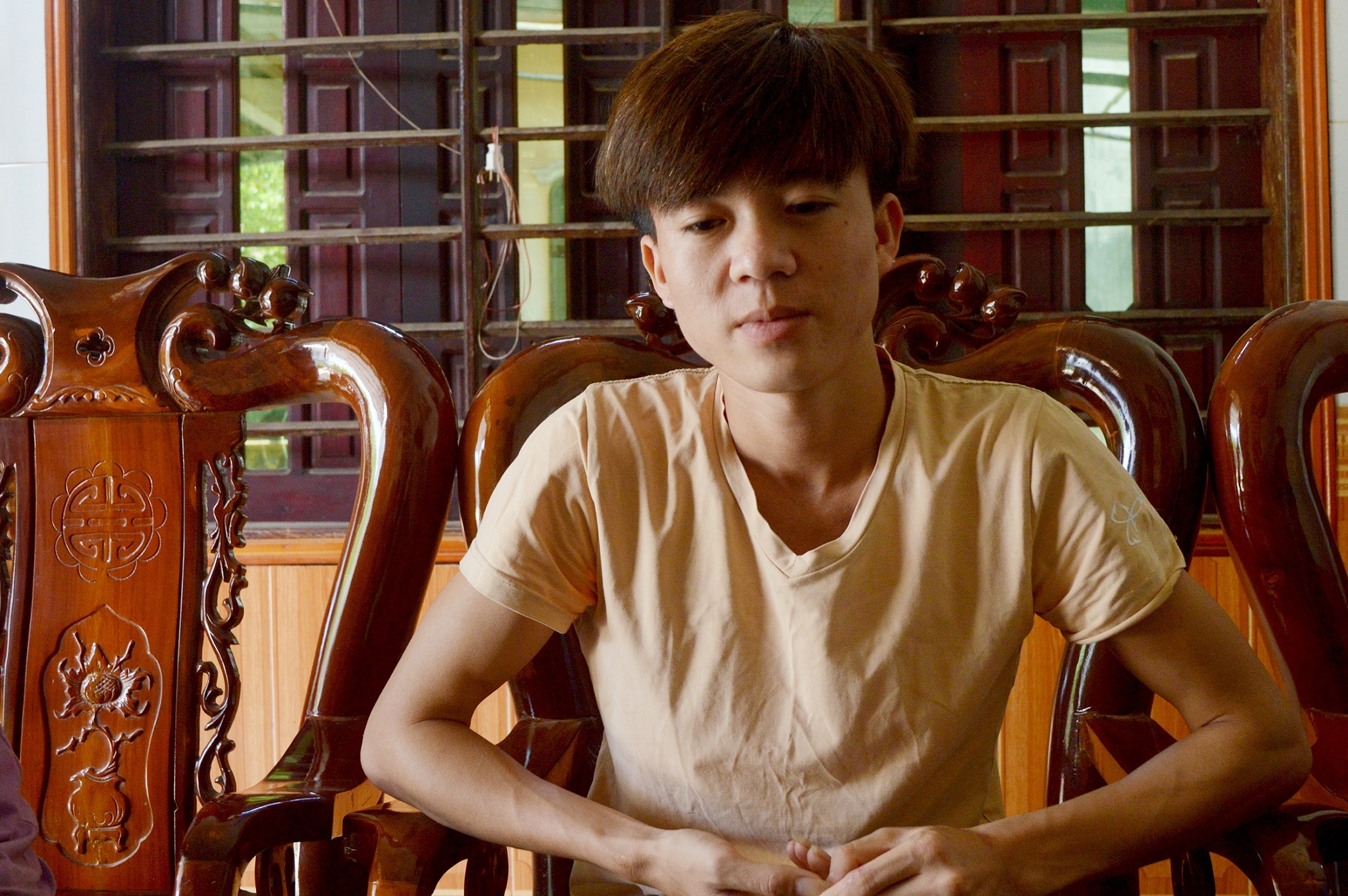 9X cung U50 lao ra giua song cuu 12 du khach bi lat thuyen o Phong Nha hinh anh