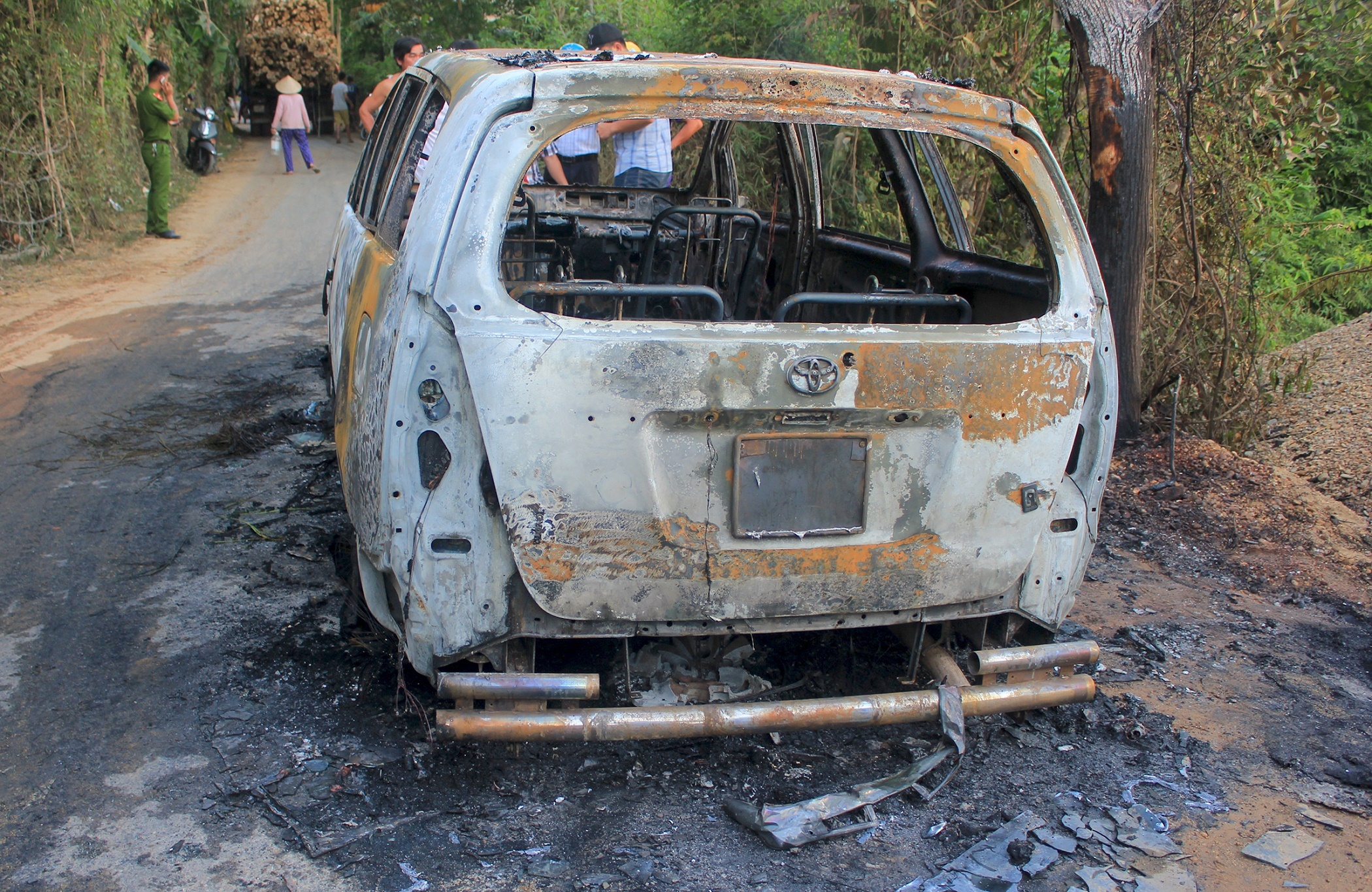 Inova chay rui tren duong lang anh 2