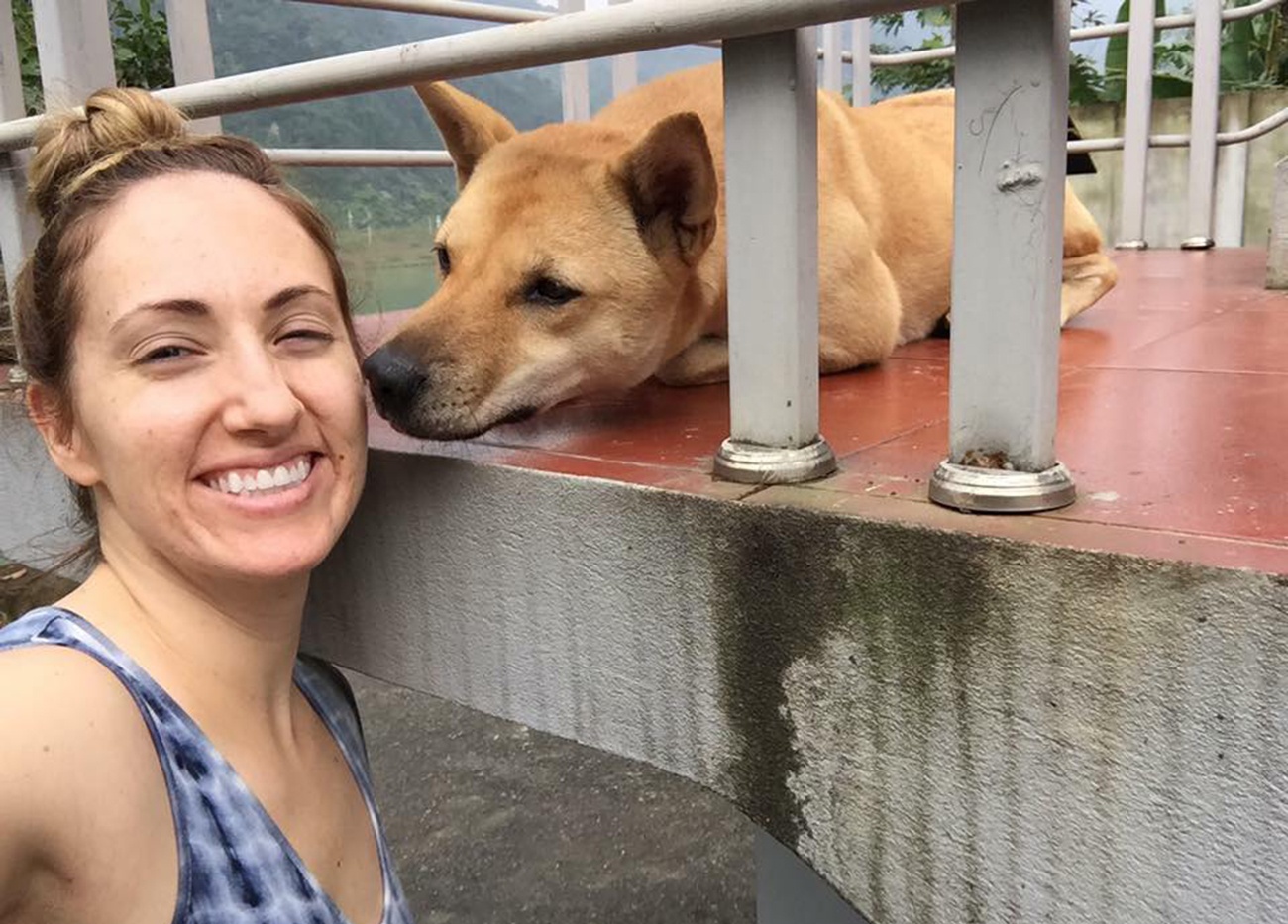 Nguoi phu nu My hua thuong 50 trieu cho ai tim duoc chu cho mat tich hinh anh