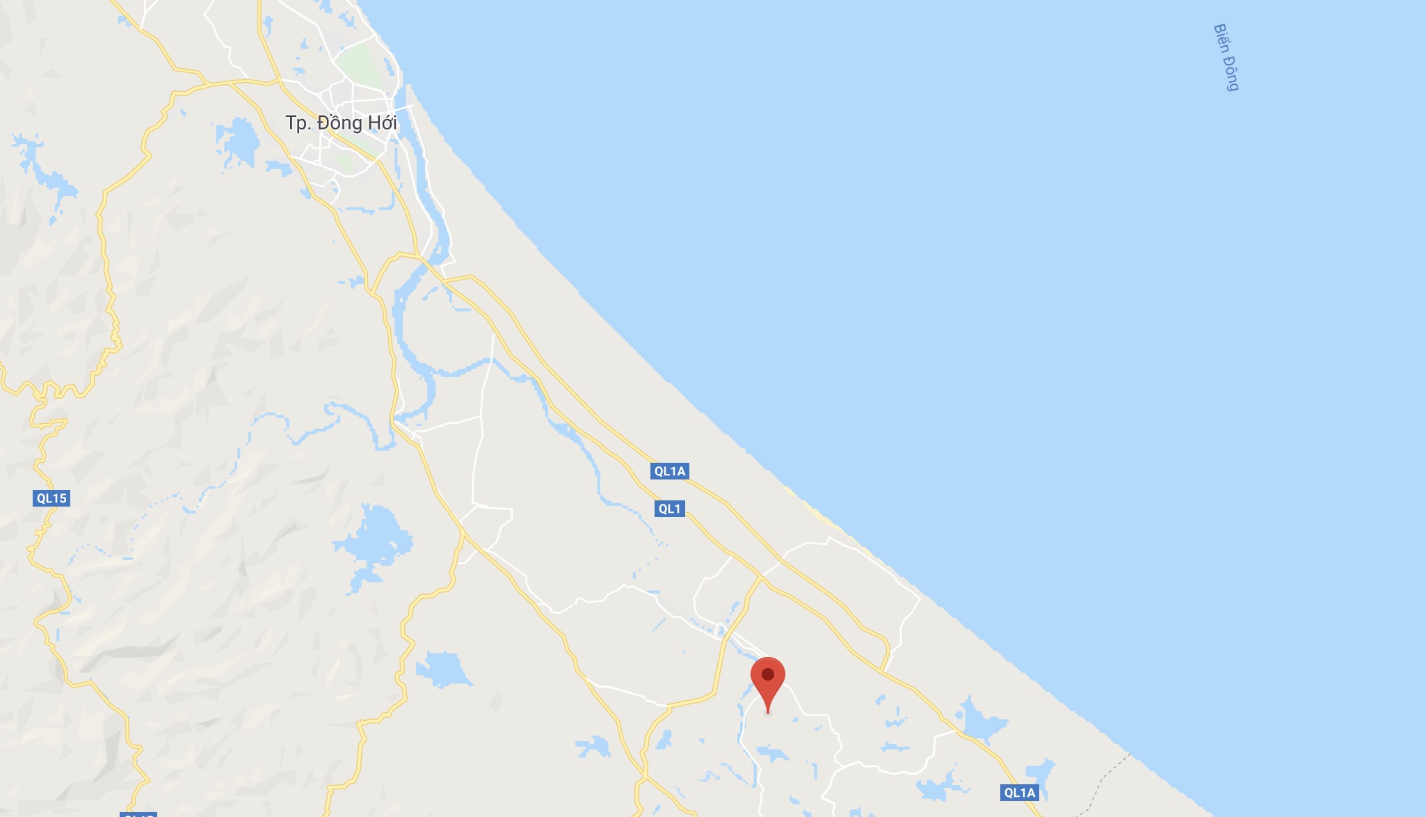 Giải cứu 3 em nhỏ bị bố nhốt trong nhà để tự thiêu ảnh 3 Giai cuu 3 em nho bi bo nhot trong nha de tu thieu anh 3