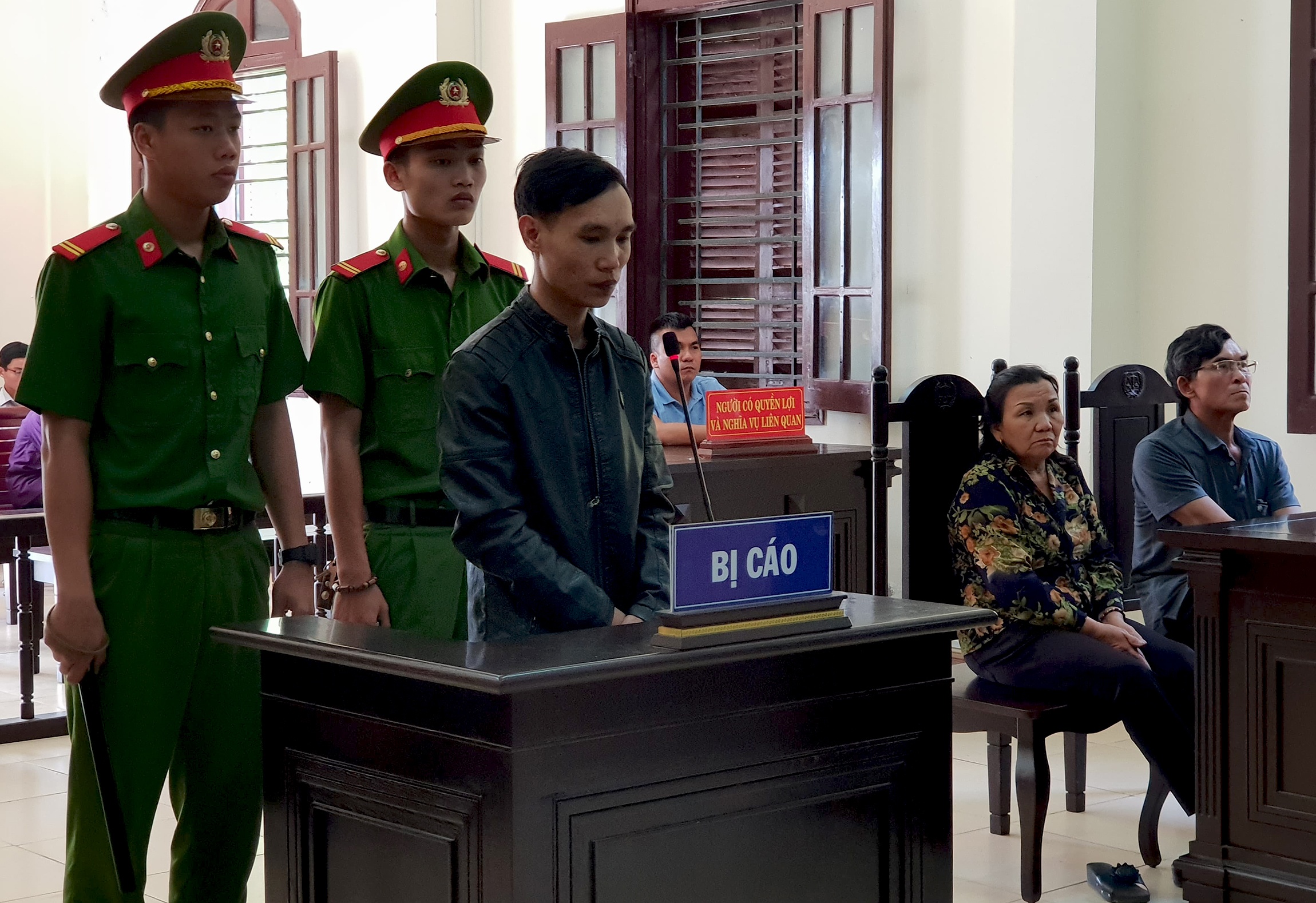 Xét xử thanh niên giết bạn trọ rồi chôn xác ảnh 1 Xet xu thanh nien giet ban tro roi chon xac anh 1