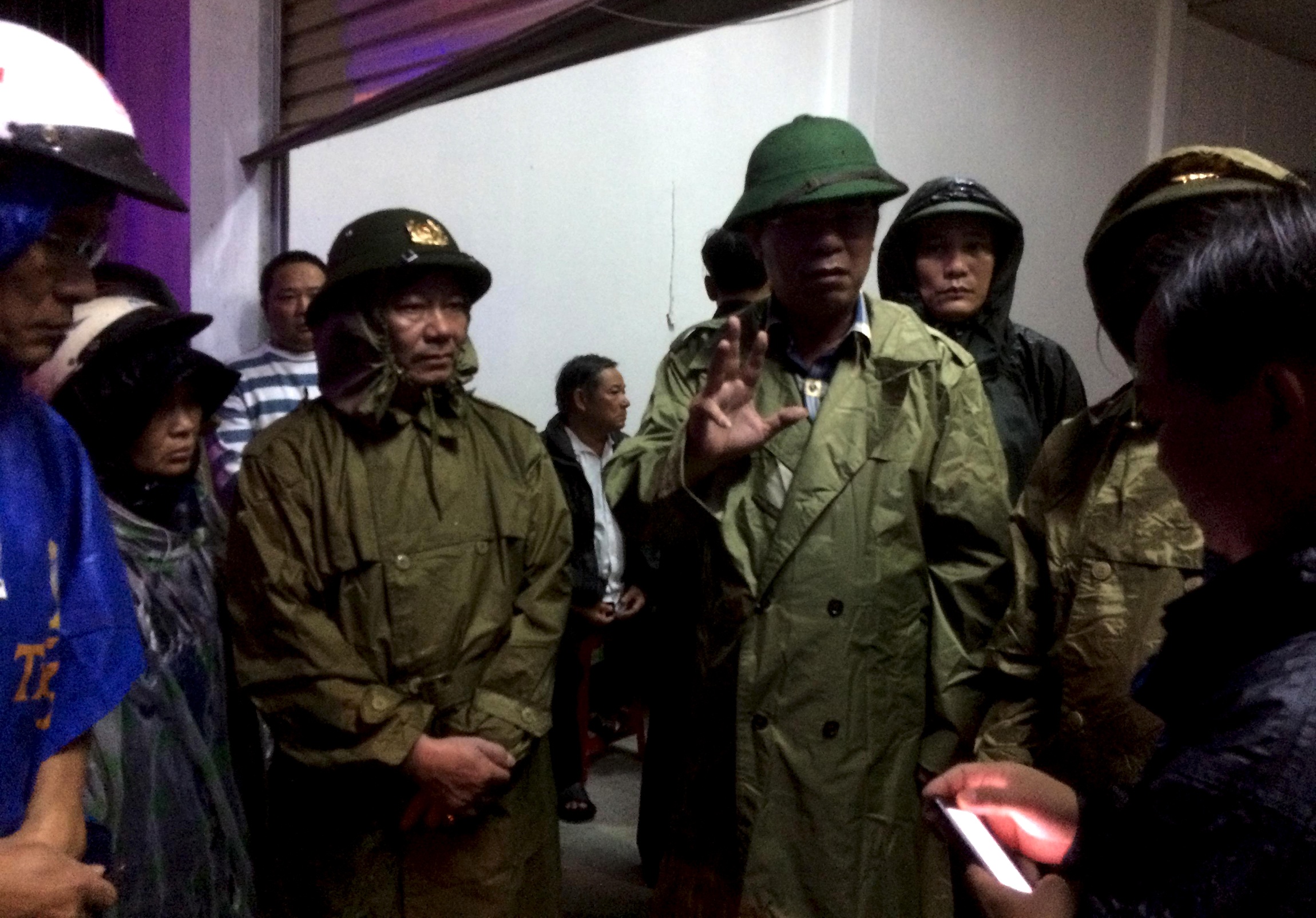 mưa lớn gây sập tường nhà,  cuốn trôi hai người phụ nữ ảnh 2 mua lon gay sap tuong nha,  cuon troi hai nguoi phu nu anh 2