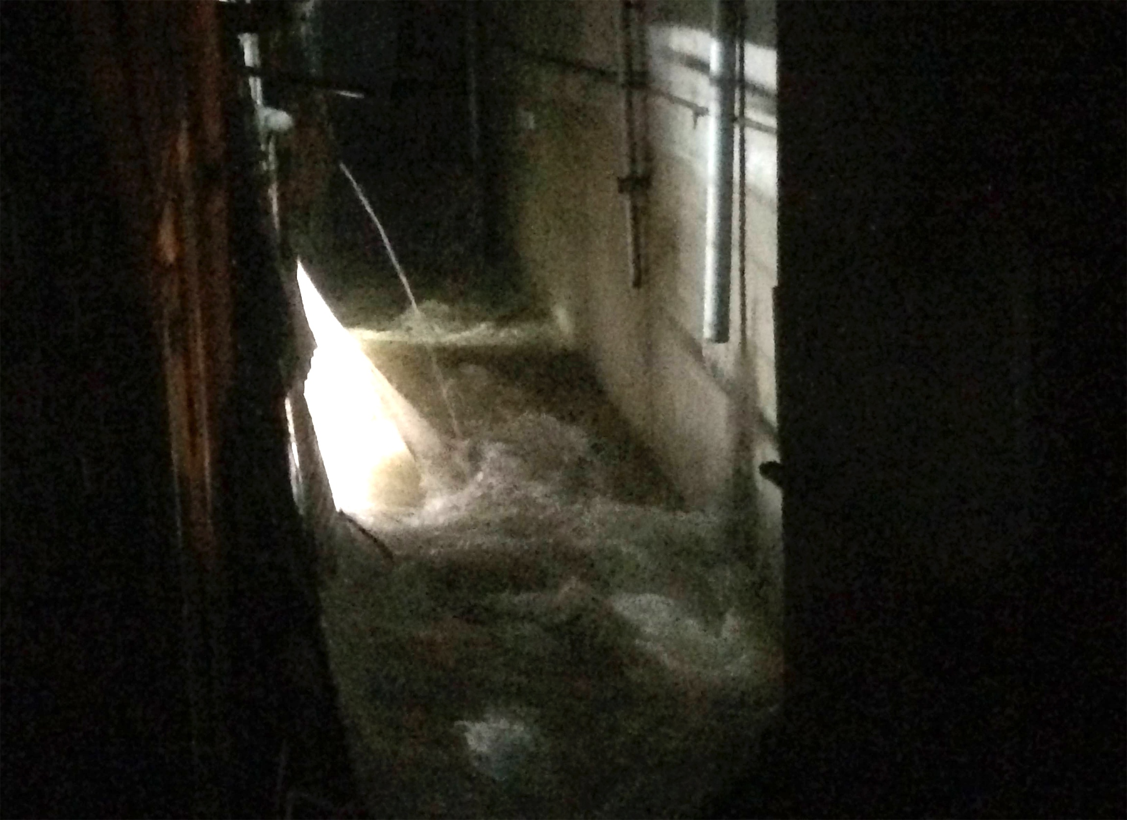 mưa lớn gây sập tường nhà,  cuốn trôi hai người phụ nữ ảnh 1 mua lon gay sap tuong nha,  cuon troi hai nguoi phu nu anh 1