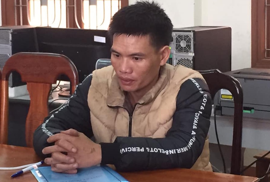 thanh niên lái xe chở pháo lậu ảnh 1 thanh nien lai xe cho phao lau anh 1