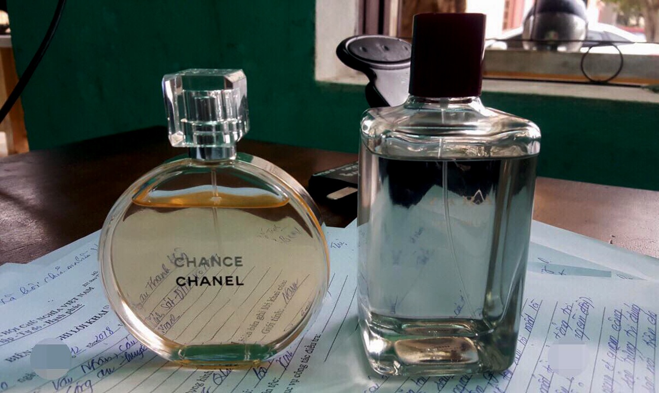 9X bi bat khi dot nhap nha dan trom nuoc hoa hinh anh