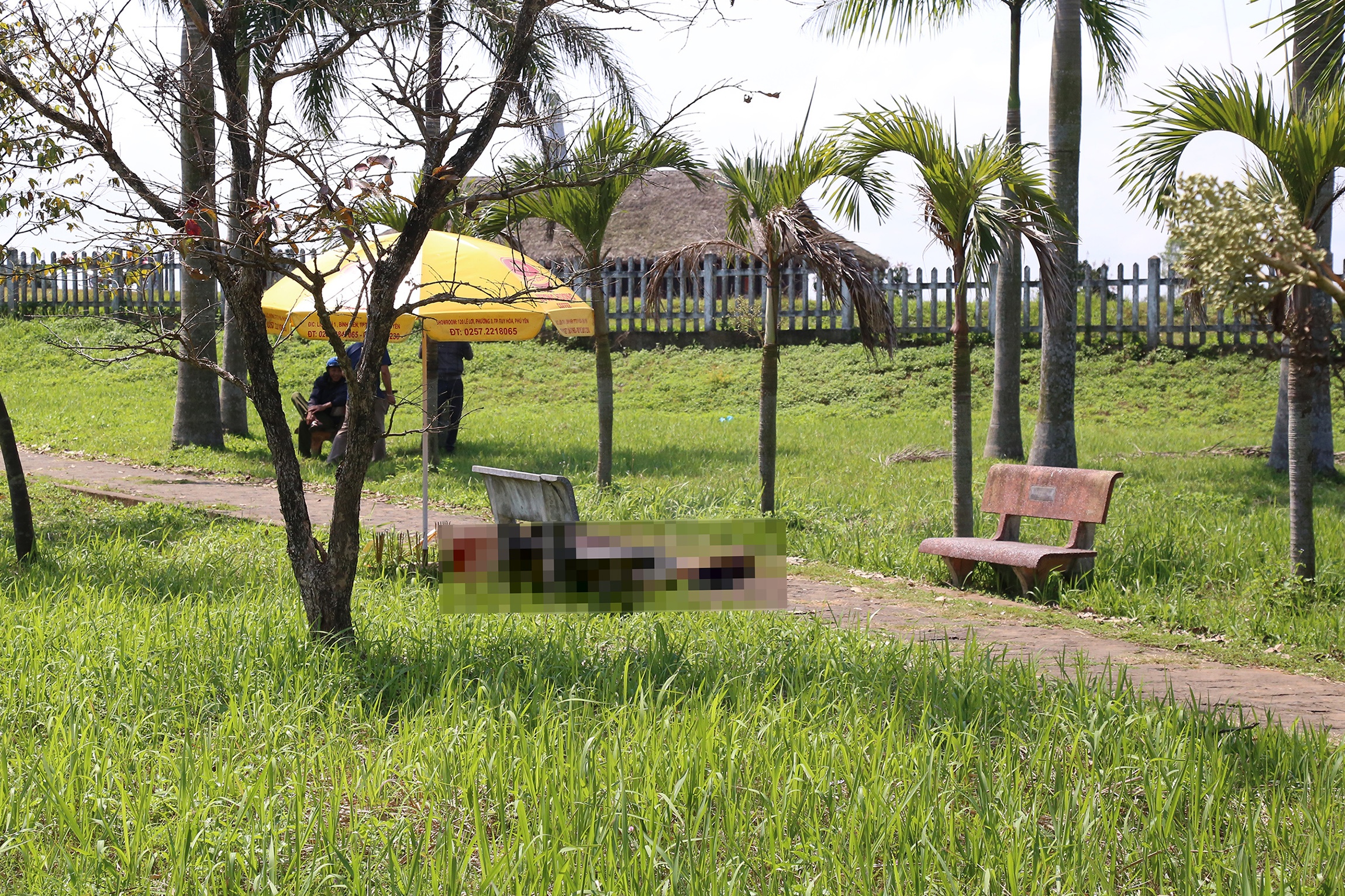 Du khach Philippines dot tu tai di tich song Ben Hai hinh anh