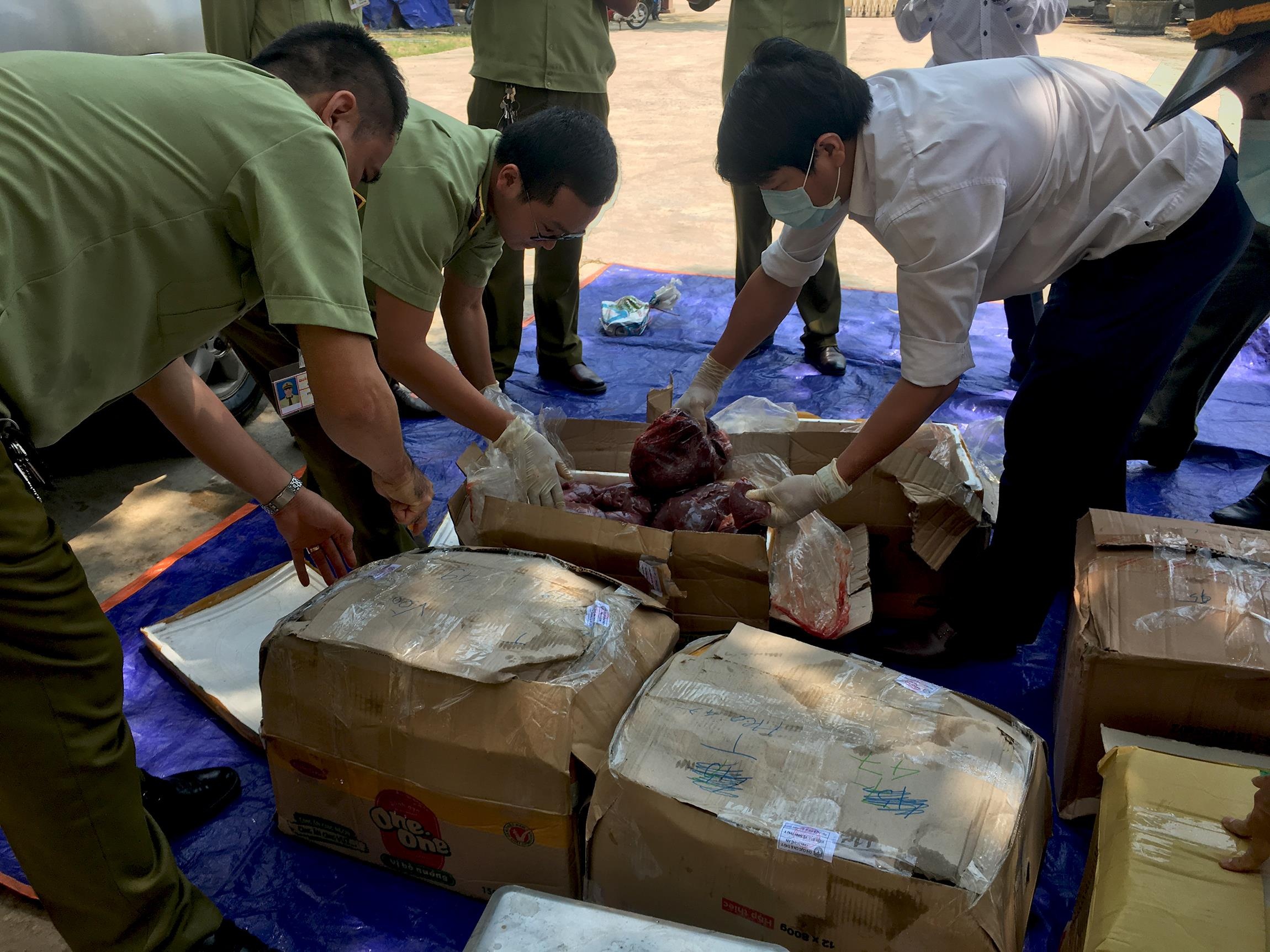 Bắt ôtô chở hơn 2 tạ nội tạng thối qua Quảng Bình ảnh 1 Bat oto cho hon 2 ta noi tang thoi qua Quang Binh anh 1