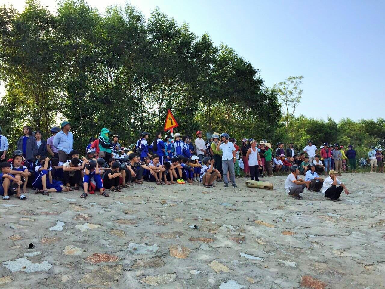 Thi the nam sinh 16 tuoi noi tren song sau 2 ngay mat lien lac hinh anh