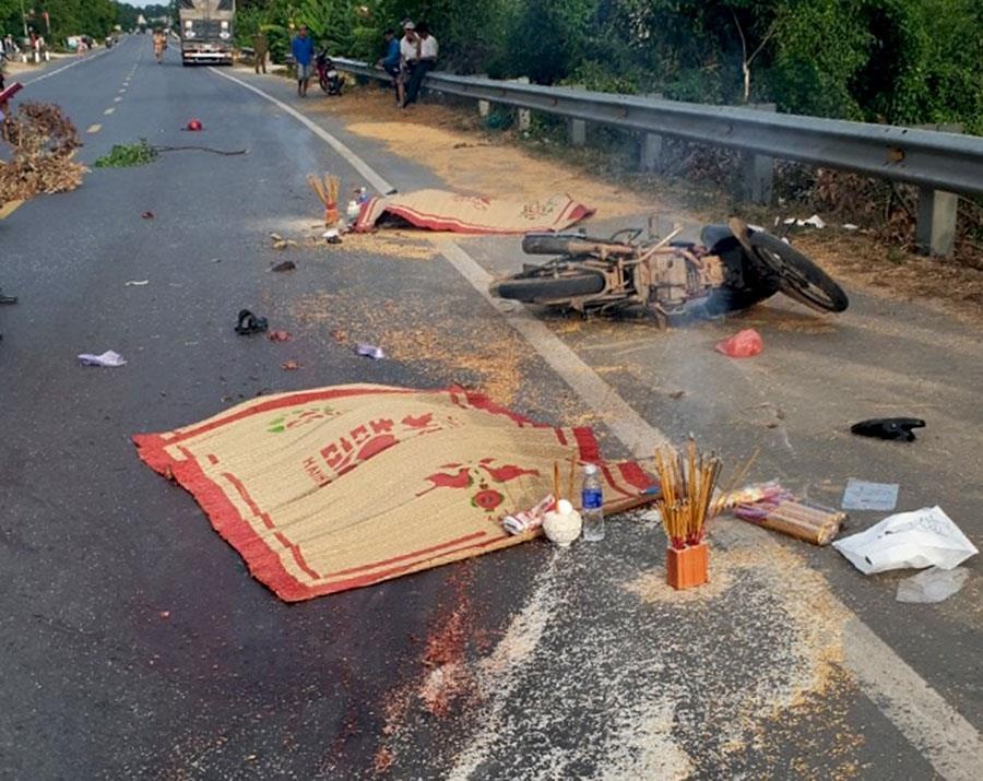 va cham voi xe tai 2 nguoi tu vong anh 1