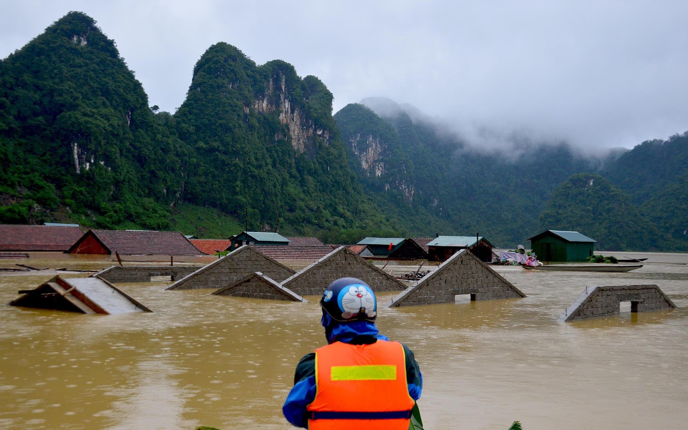 Cuoc song noi nuoc ngap toi noc nha hinh anh