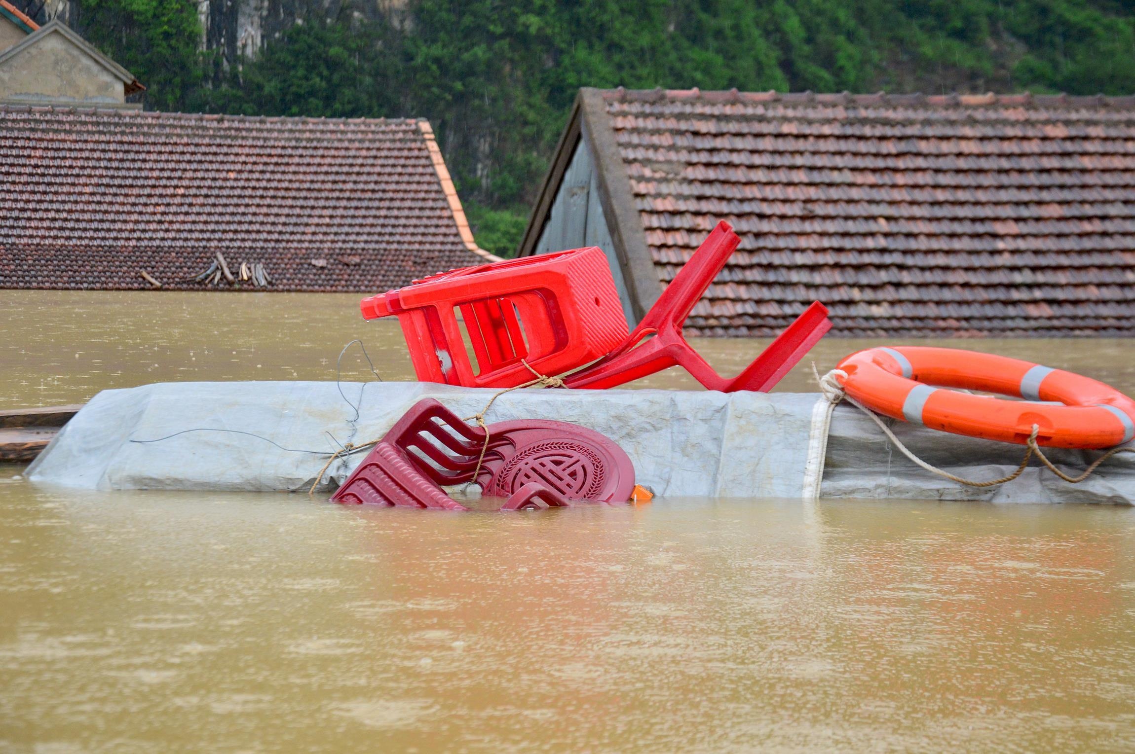 Can canh ron lu nha dan ngap toi noc o Quang Binh anh 8