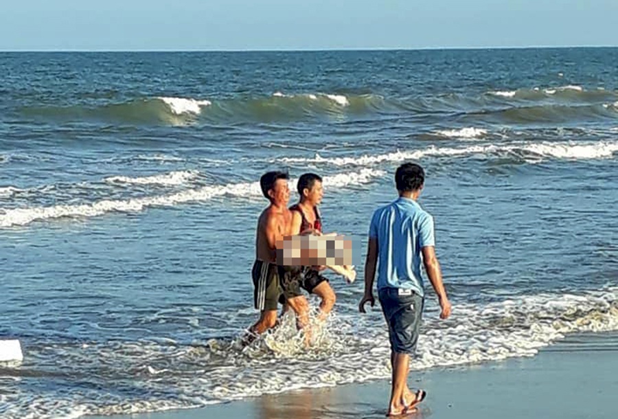 Co gai 21 tuoi thiet mang khi tam bien o Quang Tri hinh anh