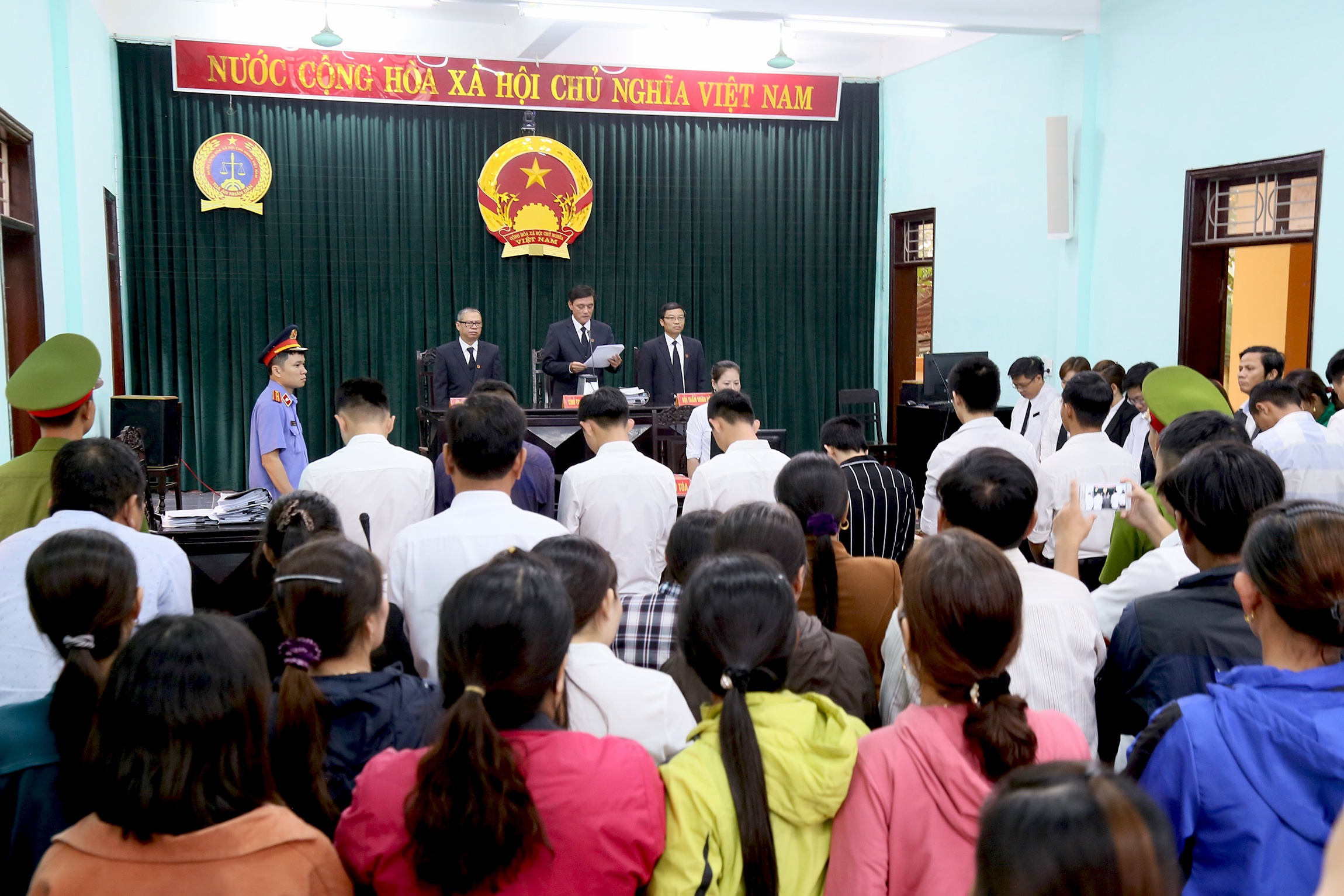 6 nam sinh hiếp dâm tập thể ảnh 1 6 nam sinh hiep dam tap the anh 1