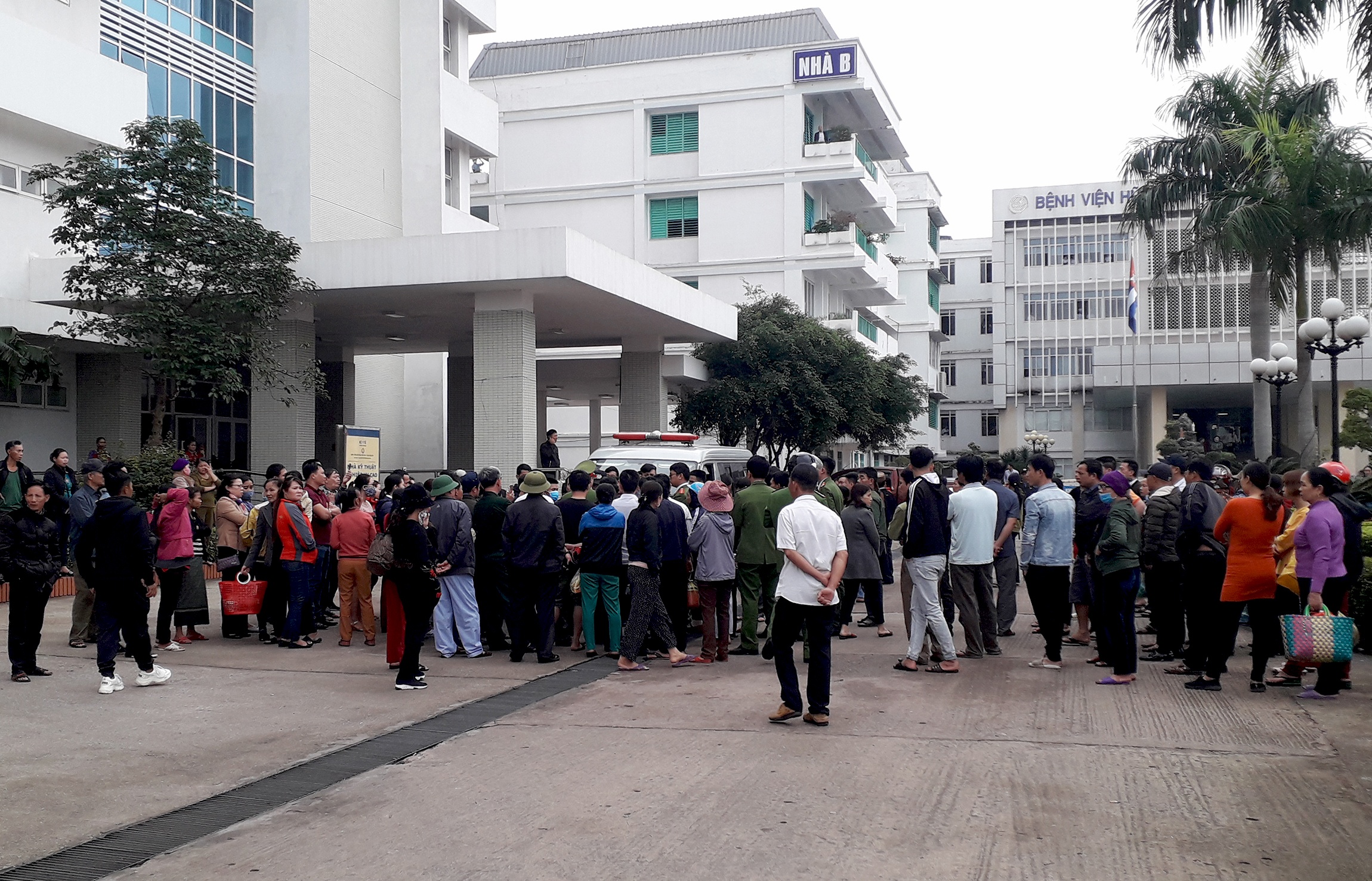 Nguoi nha to benh vien tac trach khien san phu tu vong sau sinh mo anh 1