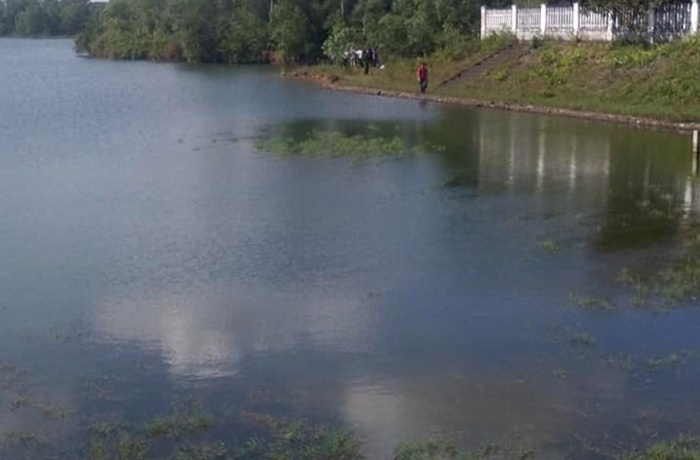 Nam sinh tu vong duoi ho anh 1