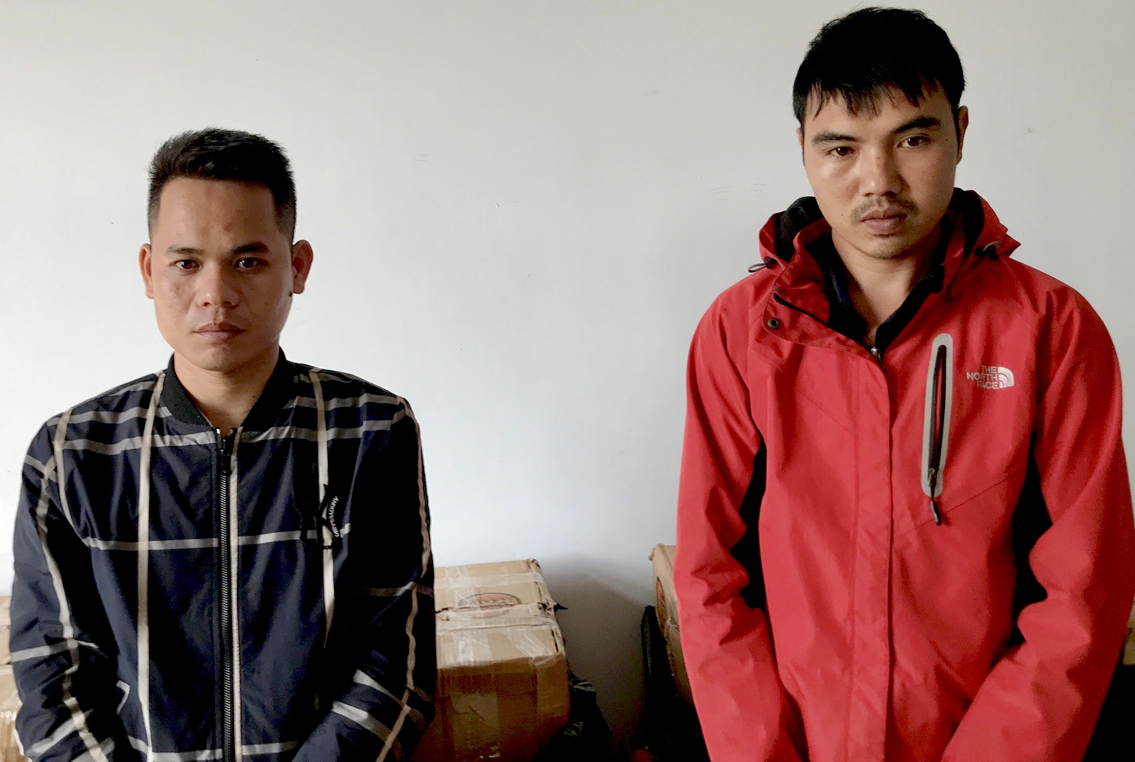 Dung oto van chuyen hon 3 ta phao hoa hinh anh
