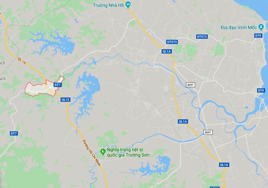 Xe khách chở pháo tông vào xe CSGT ảnh 2 Xe khach cho phao tong vao xe CSGT anh 2