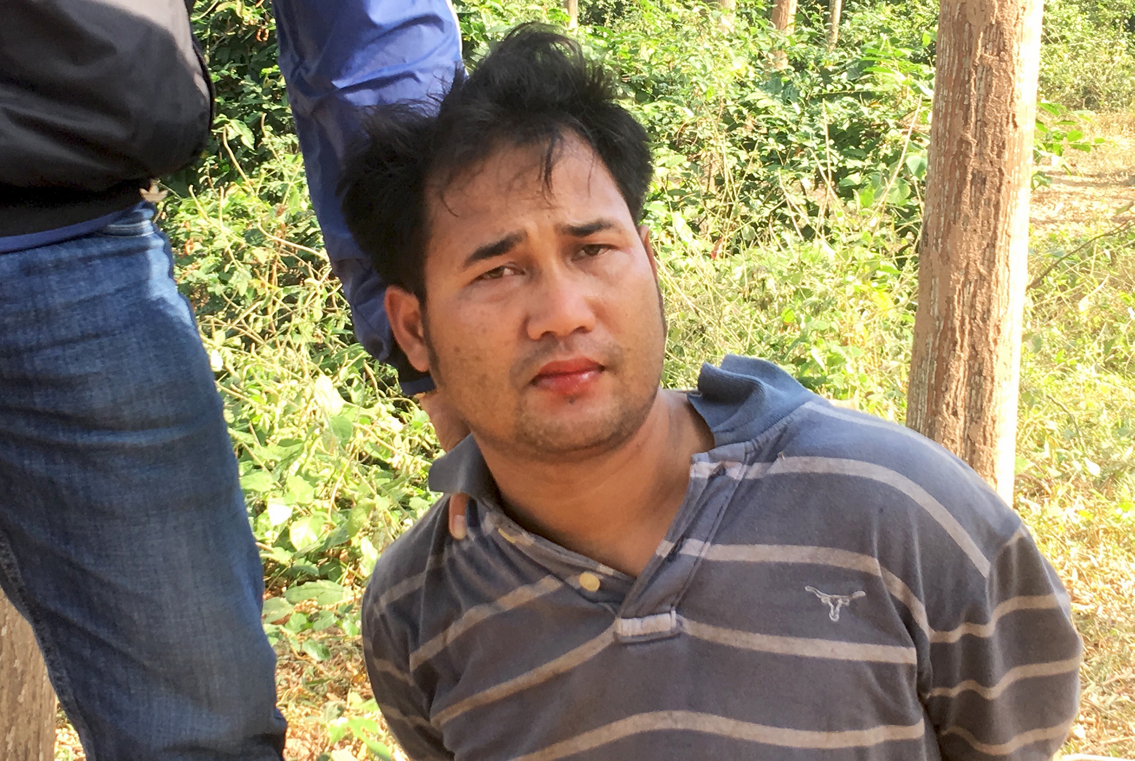 Bắt thanh niên người Lào vận chuyển ma túy với số lượng lớn ảnh 1 Bat thanh nien nguoi Lao van chuyen ma tuy voi so luong lon anh 1