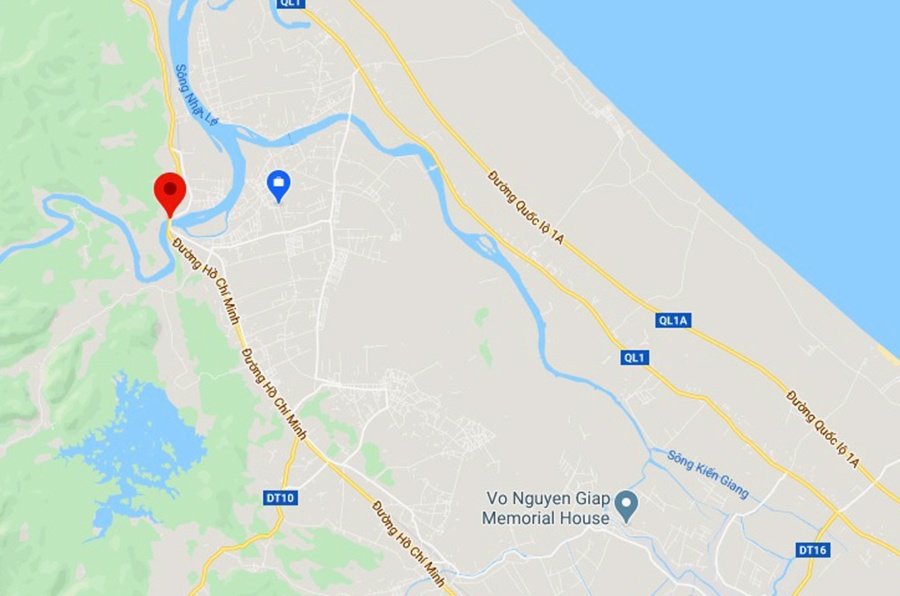 Nguoi dan ong tu vong khi di vao cau duong sat anh 2