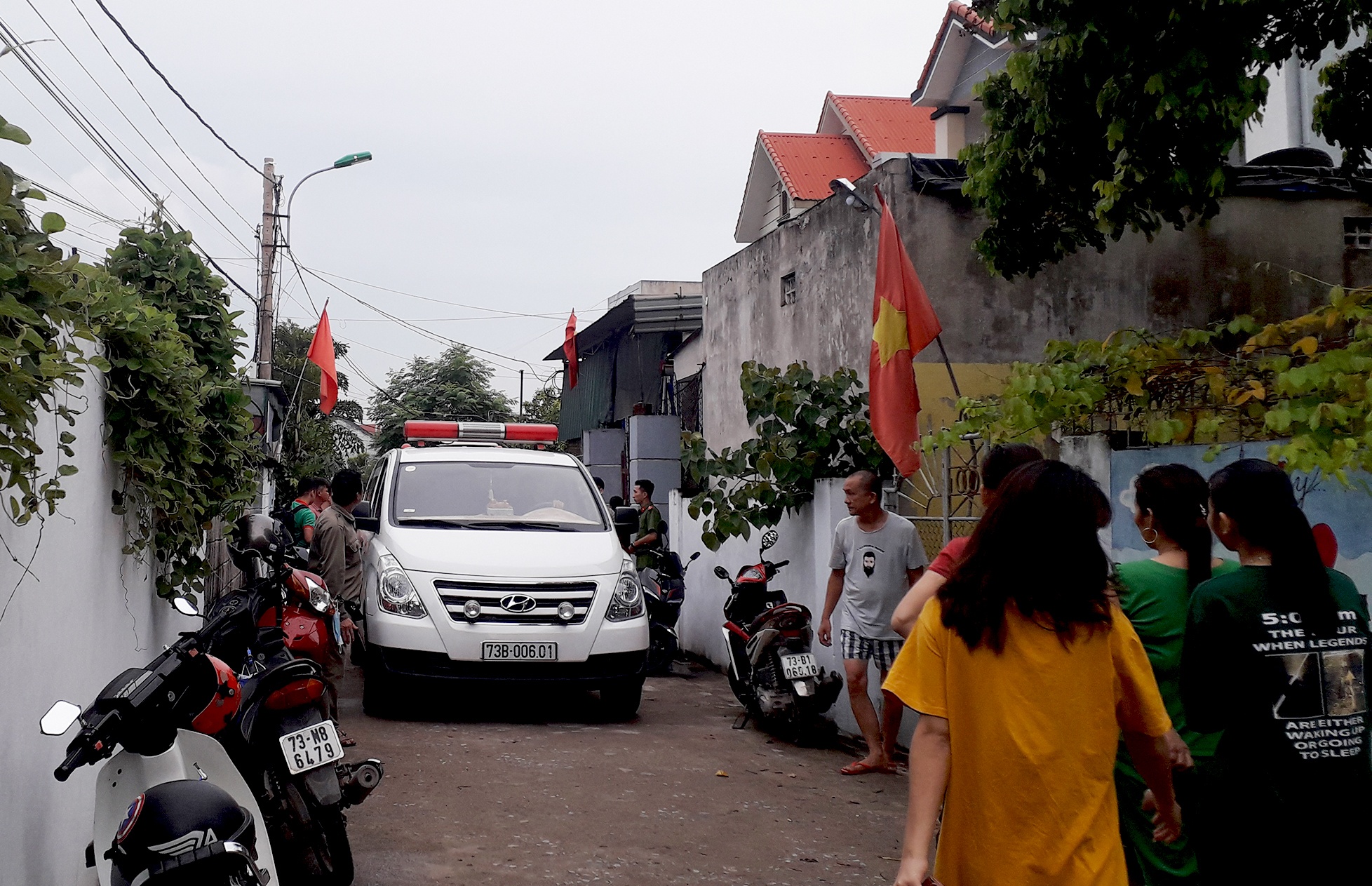 9X chet tren giuong phong tro chot cua ben trong anh 1